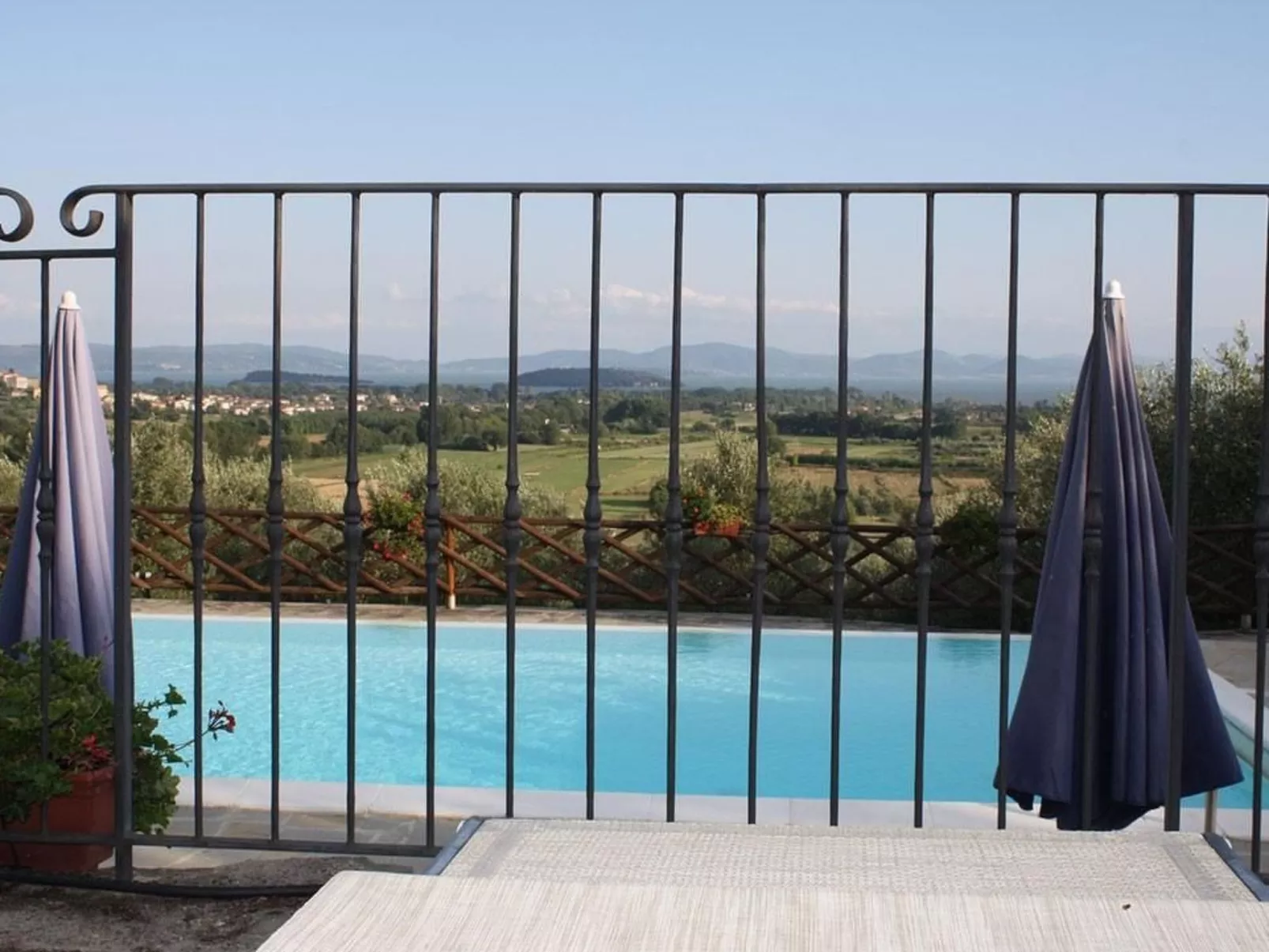 Wohnung in Sanguineto mit privatem Parkplatz-Outside