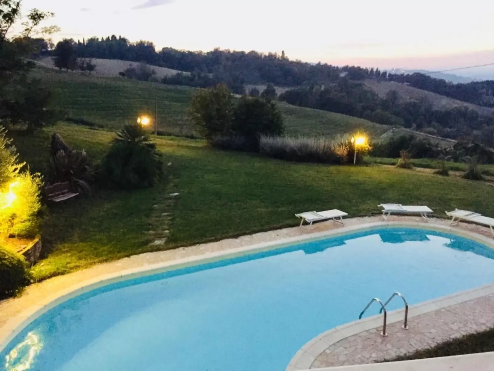 Charmante Lösung, Schwimmbad 10 Minuten vom Meer entfernt-Dedans