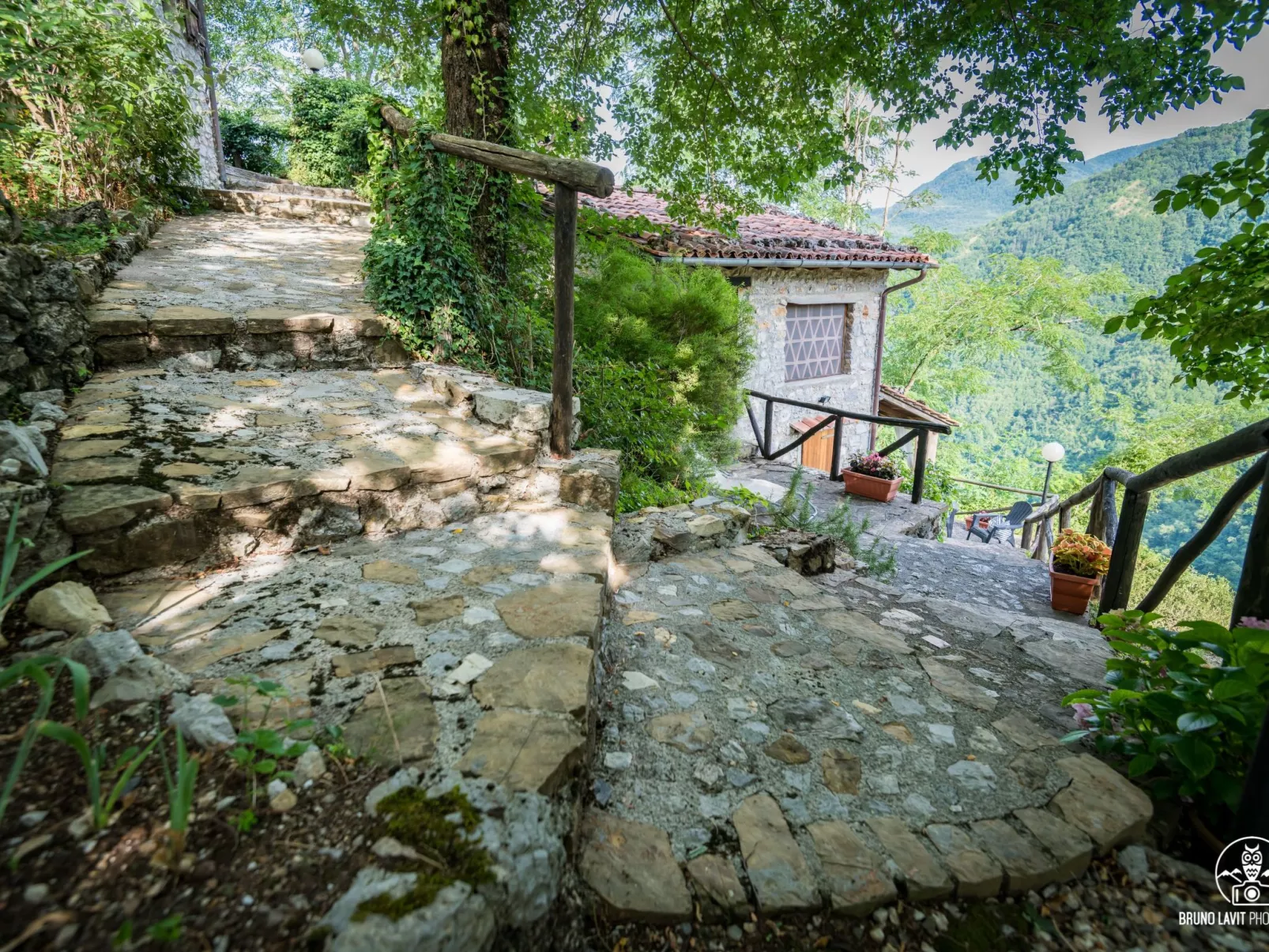 In Vergemoli mit Schönem Kamin-Inside