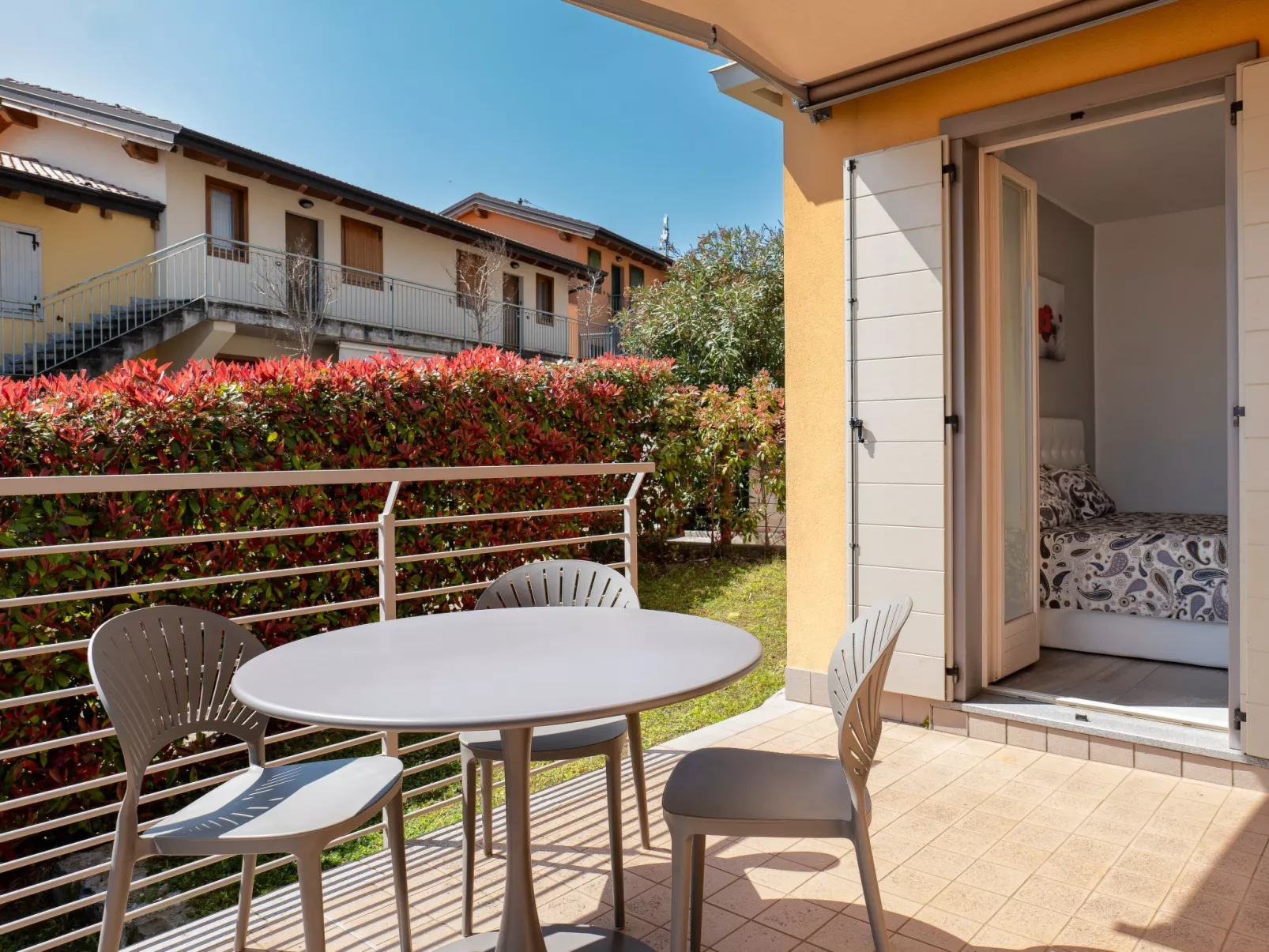 Lights on the Lake Zweizimmerwohnung mit Terrasse und Pool-Inside