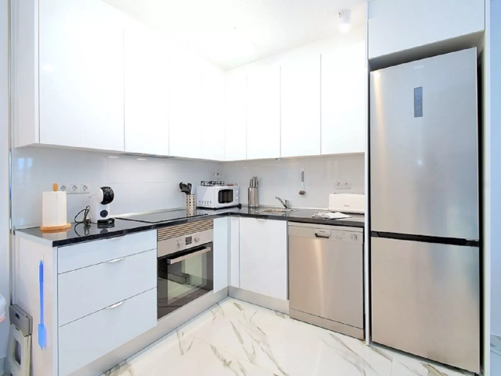 ADELFAS I - 12-Drinnen