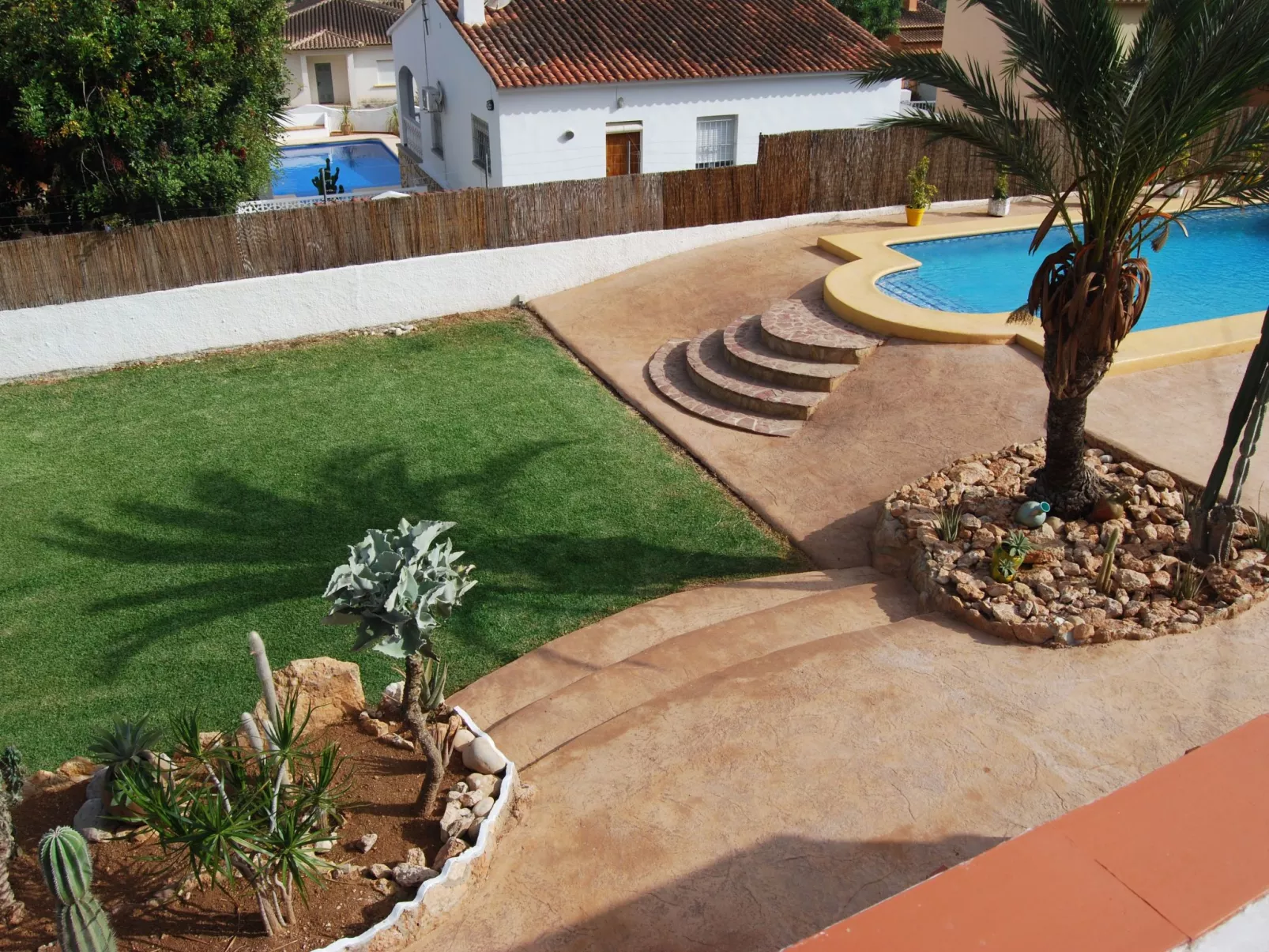 Ferienvilla, Seeblick, privater Pool und Parkplatz-Image-tags.info