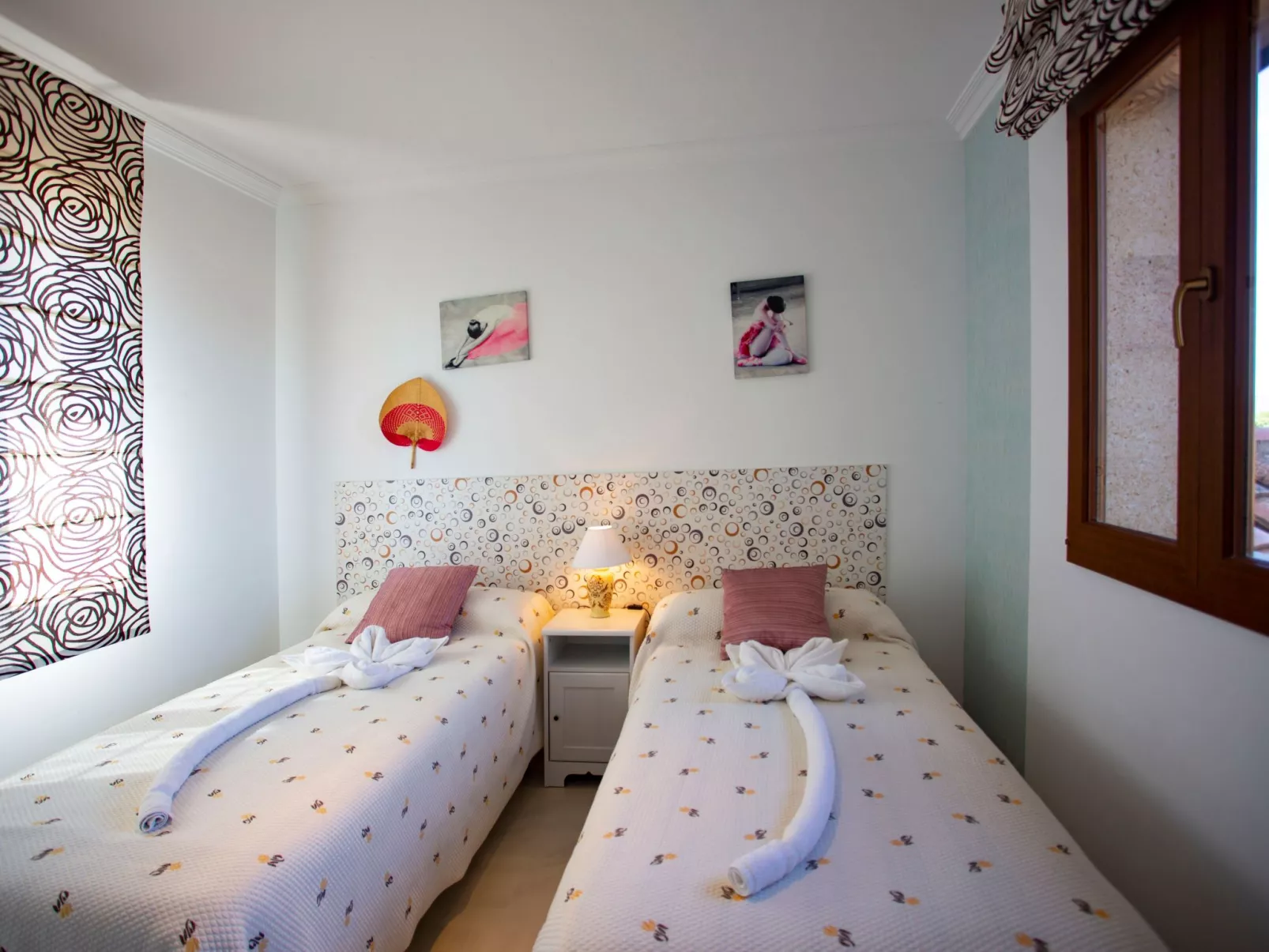 Can Vanrell, mit Schwimmbad, Jacuzzi und Rasenfläche.-Inside