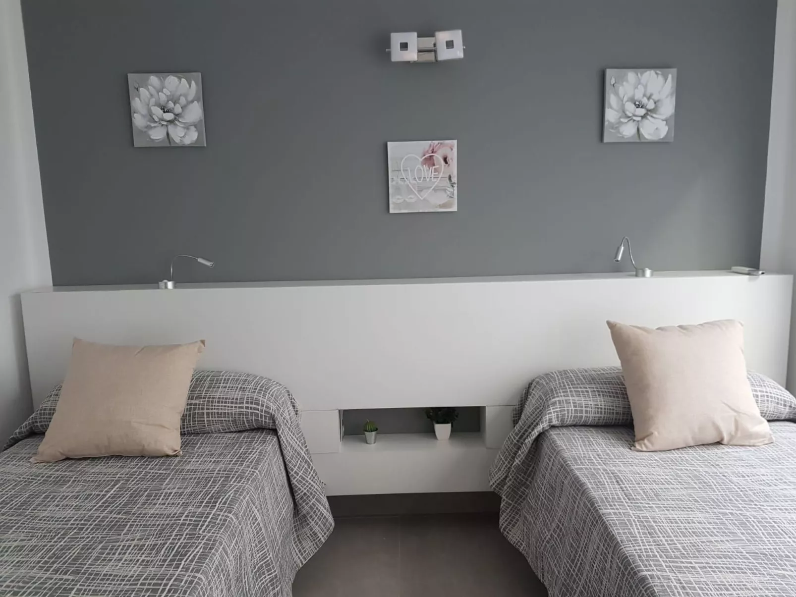 Widder vor dem Meer-Drinnen