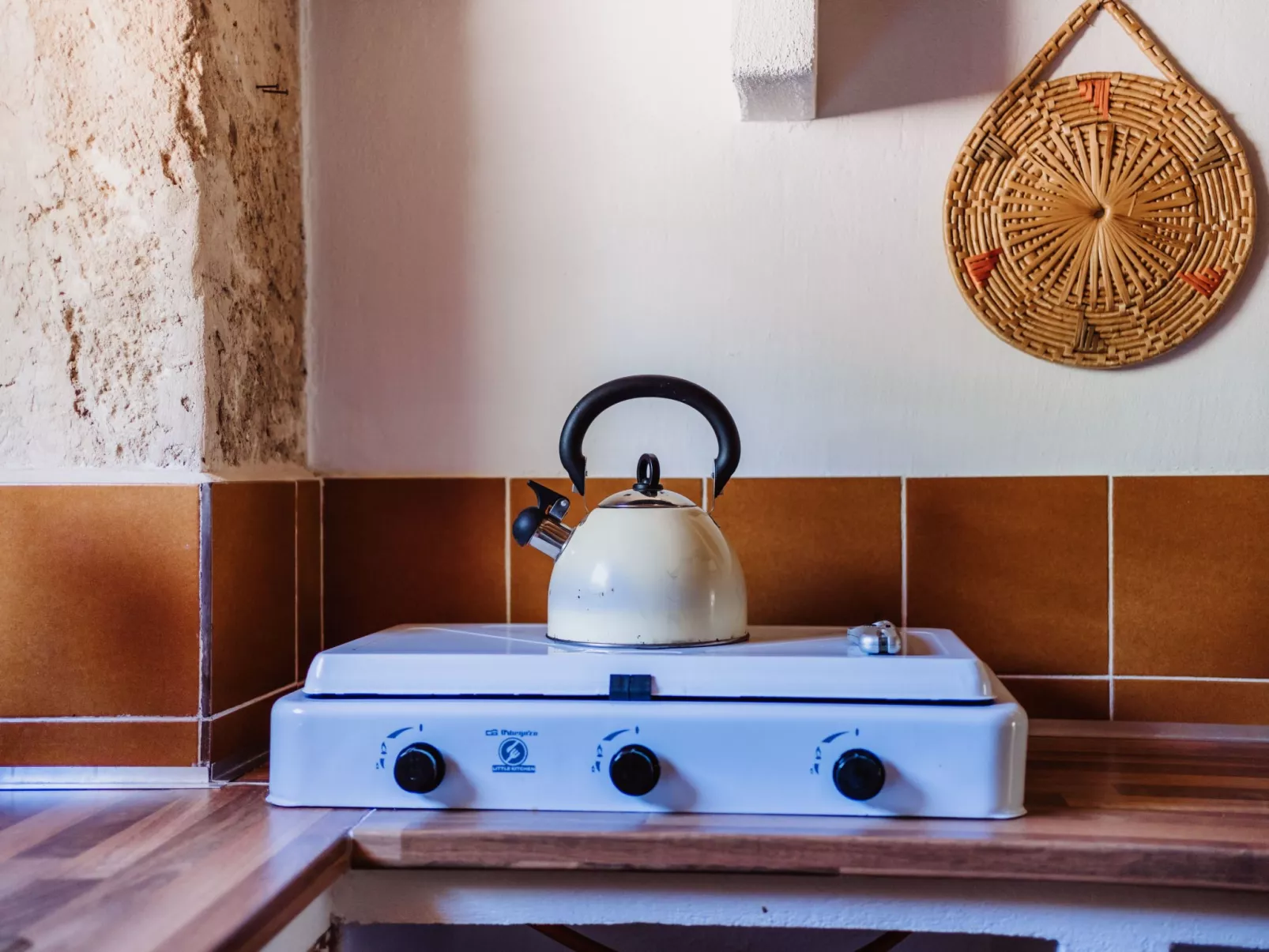 Mit eigenem Garten und Schwimmbad.-Drinnen