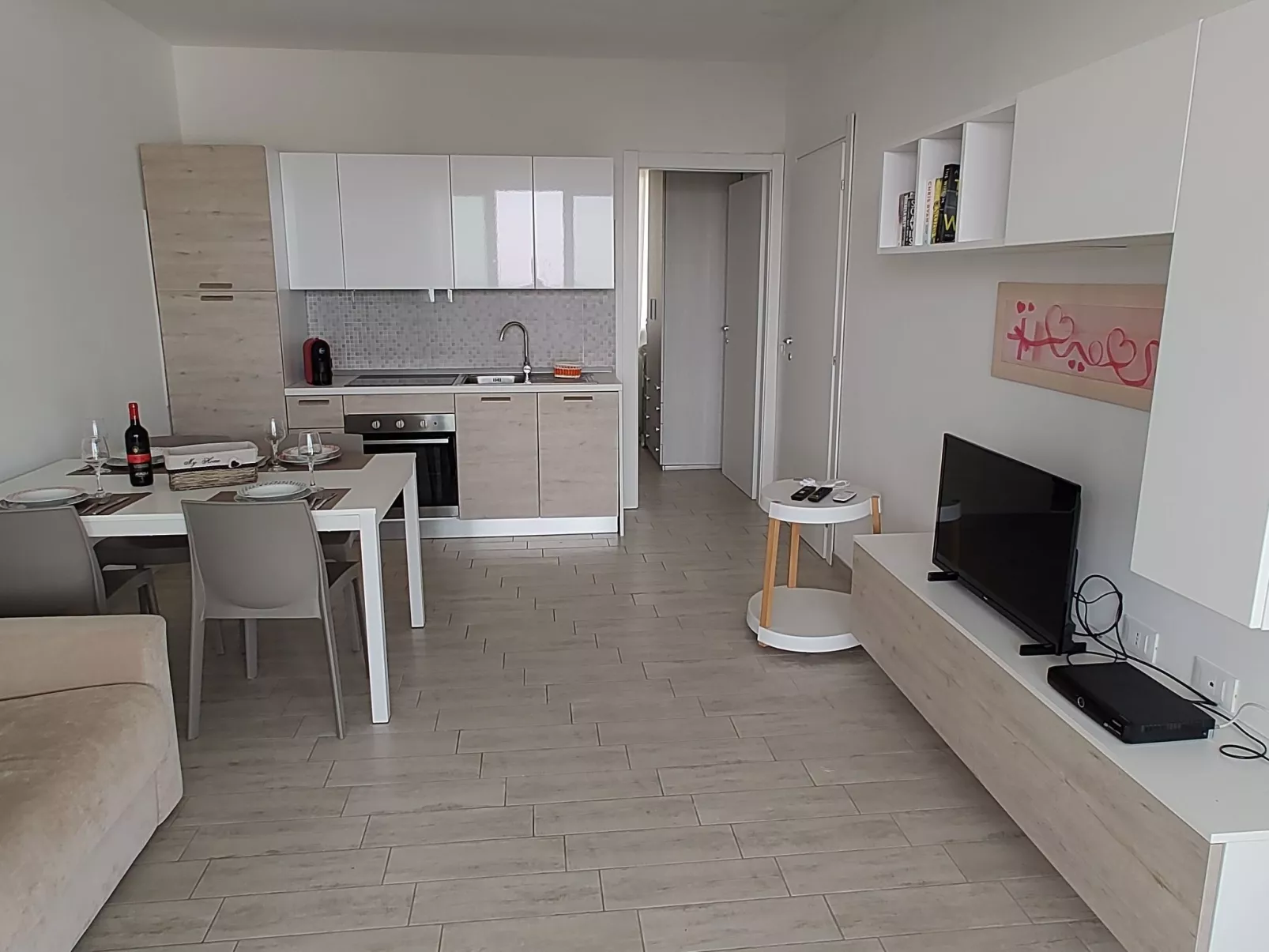 Wohnung mit Terrasse-Drinnen