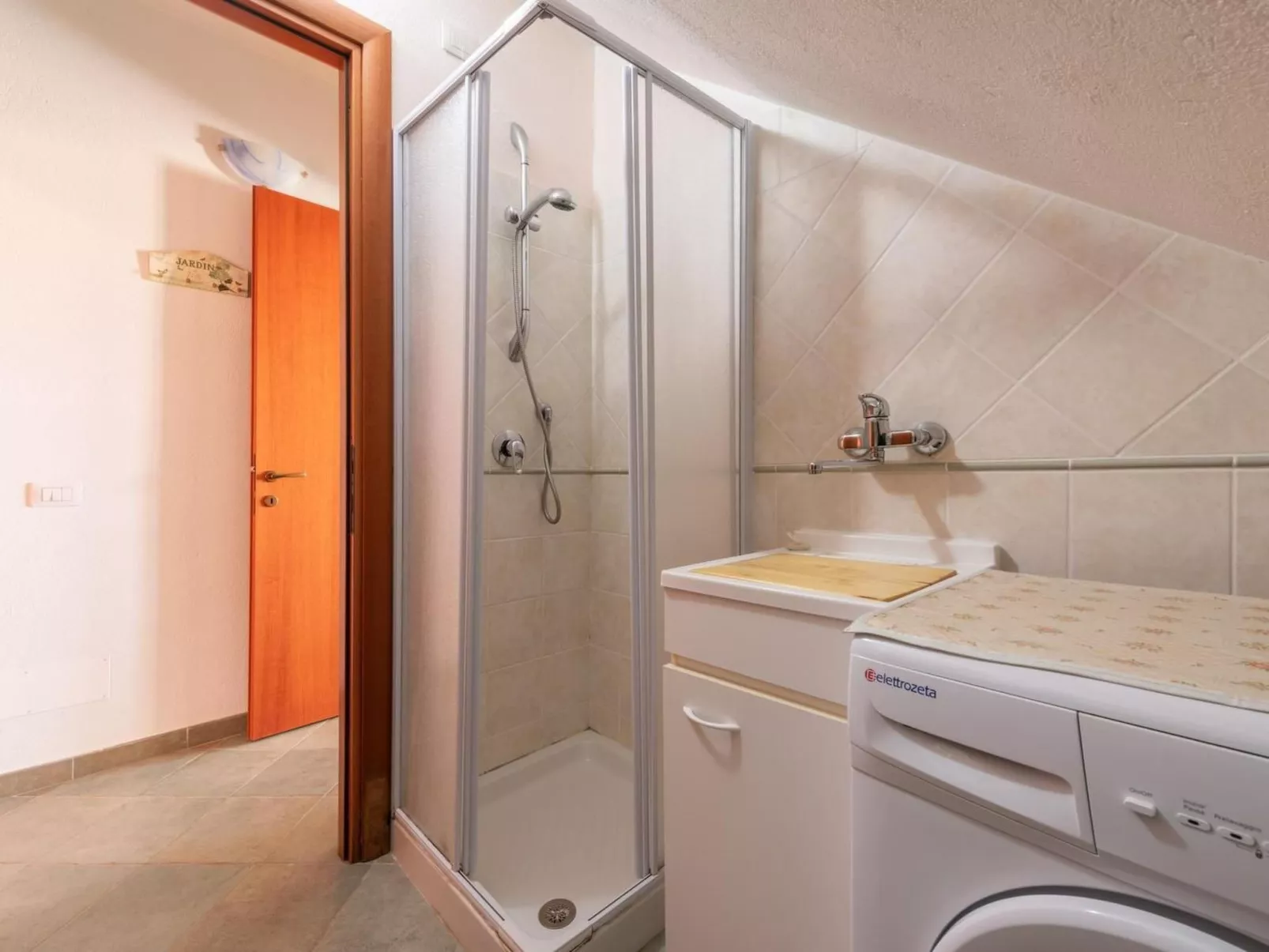 Haus mit Panoramablick in Chia in natürlicher Umgebung-Image-tags.info