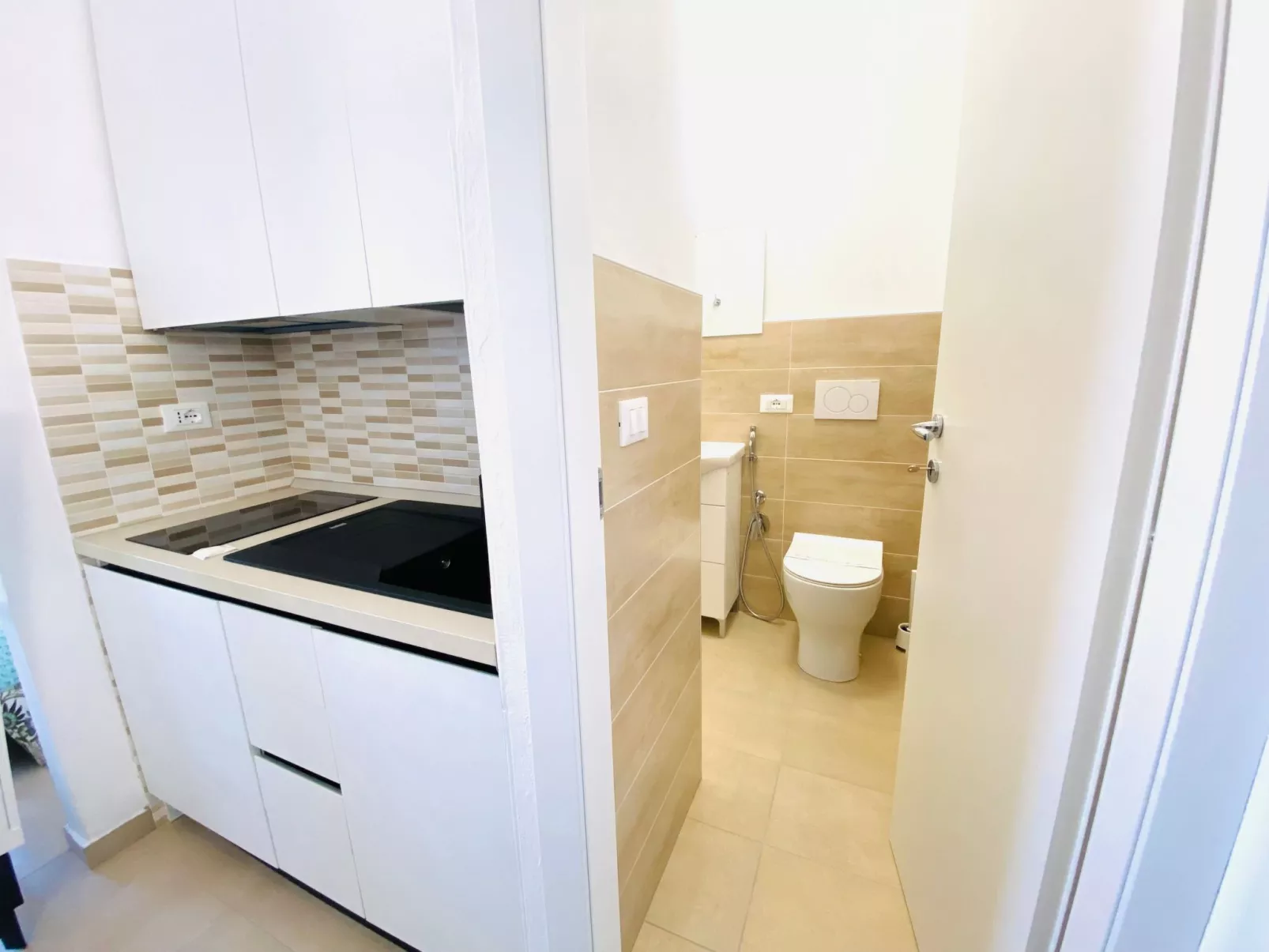 Modernes renoviertes Studio-Apartment mit Meerblick-Inside