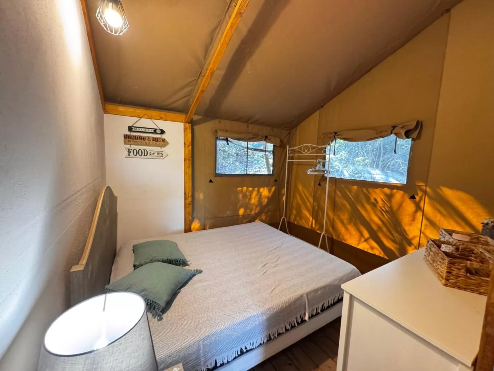 Familienzelt" Nachlass-Inside