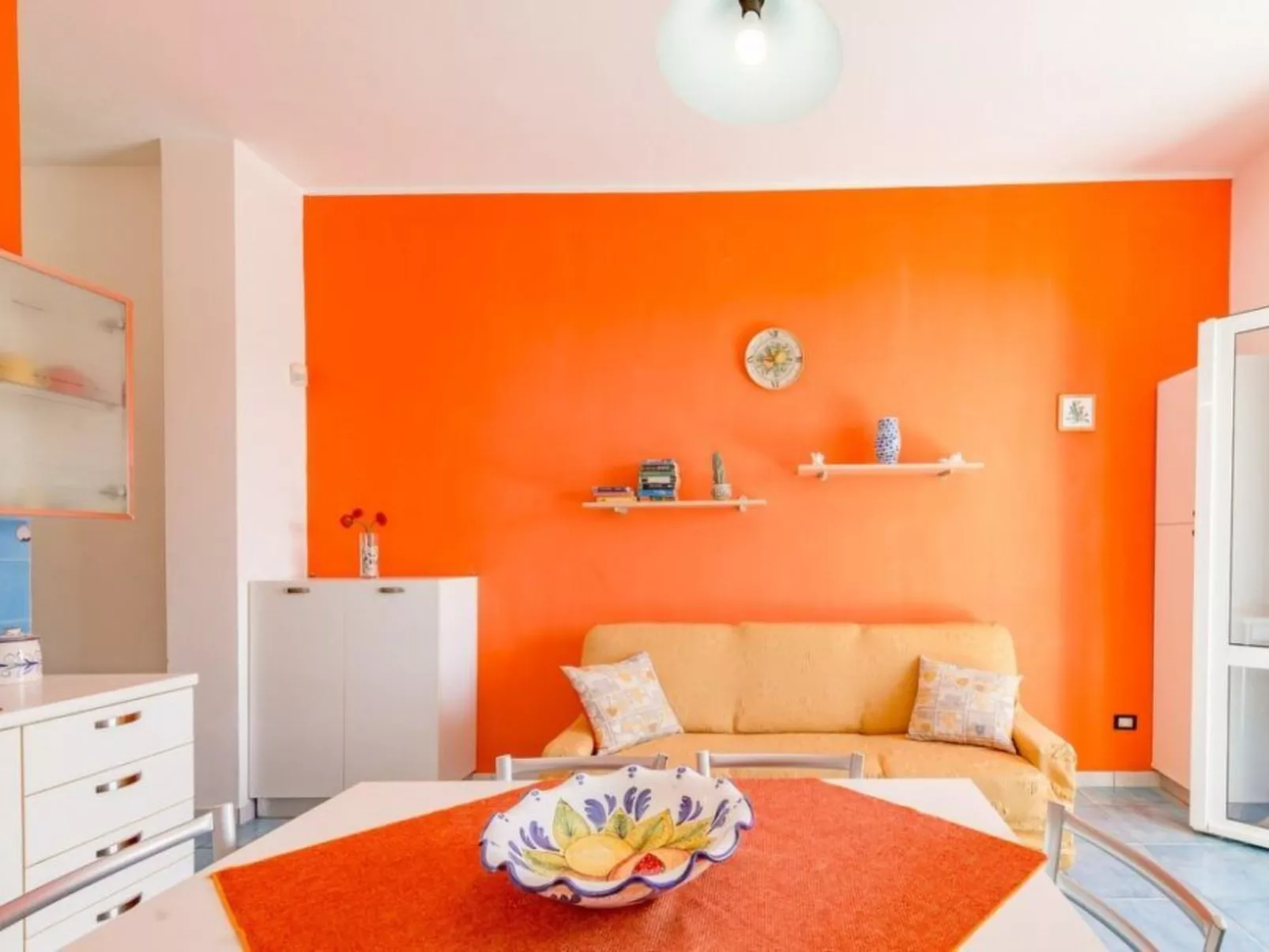 Ruhige Ferienwohnung in Sciacca mit Terrasse, Garten und Grill und Meerblick-Inside