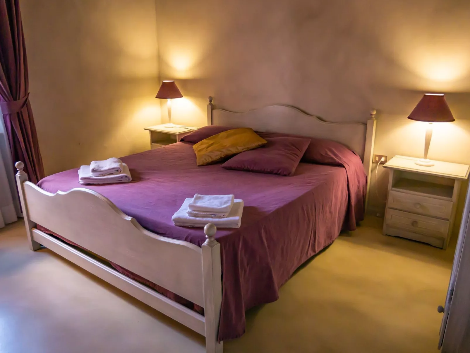 Zwei-Zimmer-Wohnung Borgo Collelungo-Drinnen