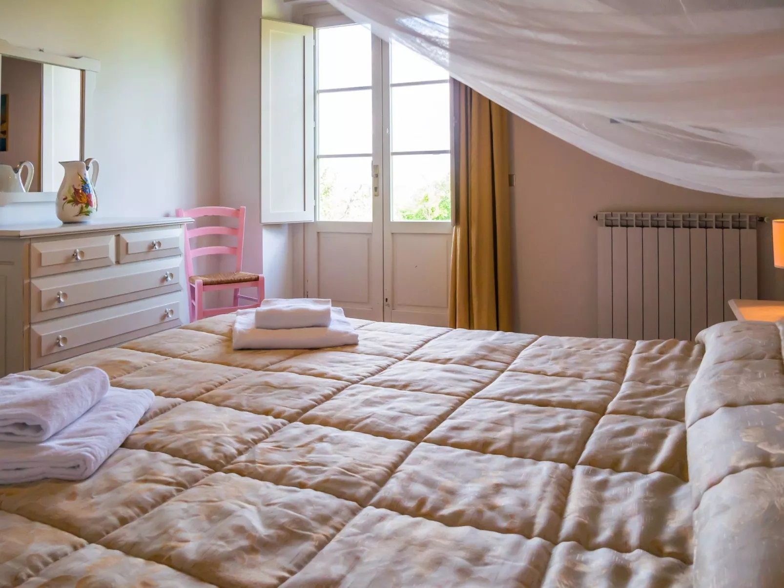 Drei-Zimmer-Wohnungen Borgo Collelungo auf zwei Etagen-Drinnen