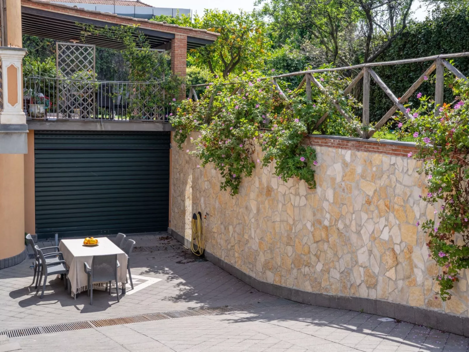 Ätna, Meer und Grün - Freiraum-Inside