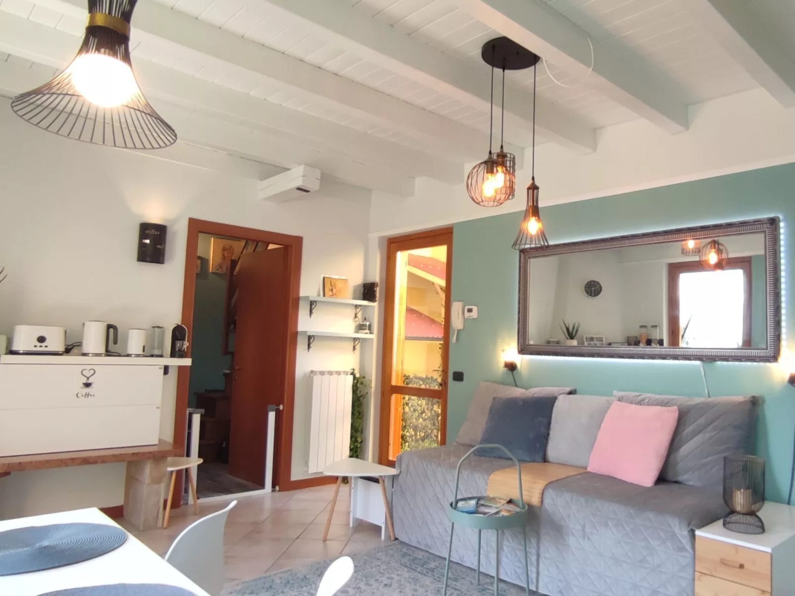 Oasi Azzurra - Drei-Zimmer-Wohnung in einer kleinen Villa mit Terrasse-Drinnen