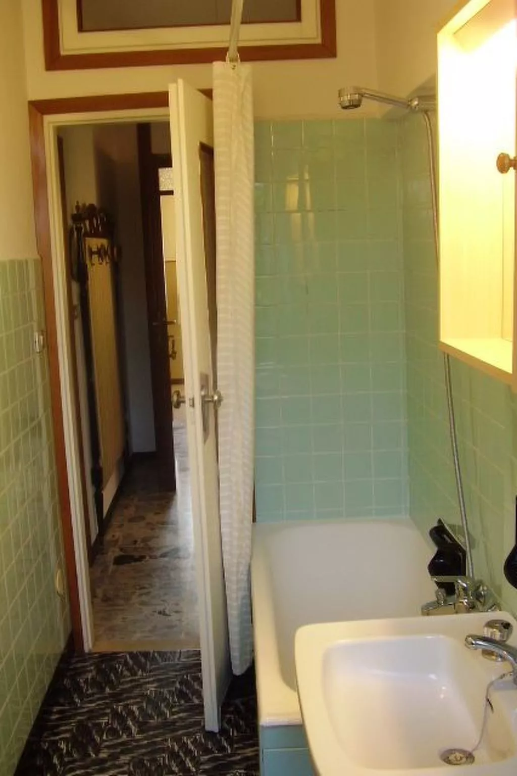 Mit Balkon für 3 Personen-Drinnen