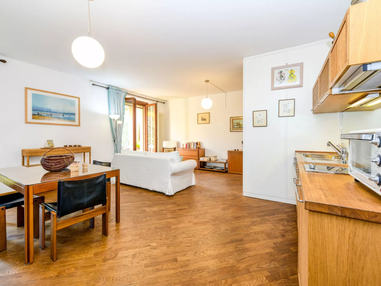 'Silvia2' mit privatem Balkon-Drinnen