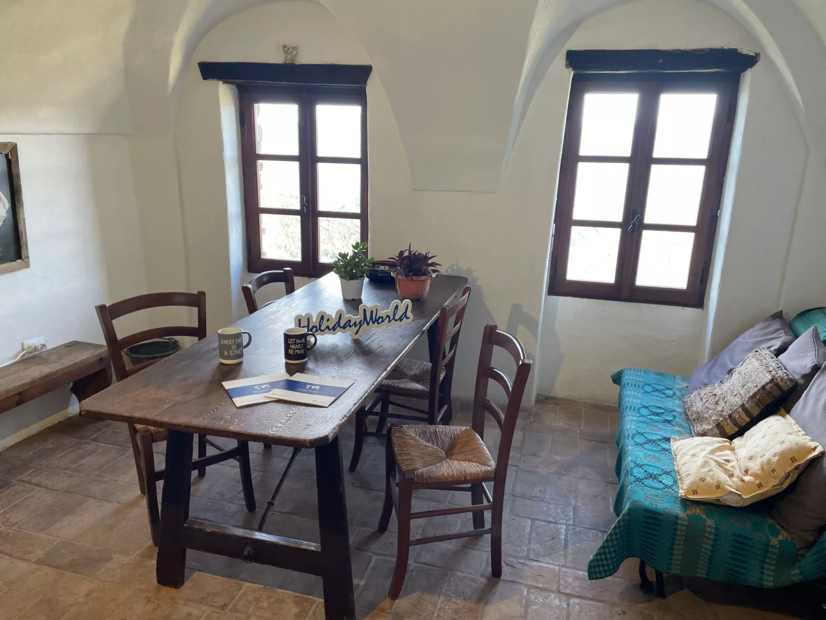 Retreat with a  View by Holiday World-Dedans