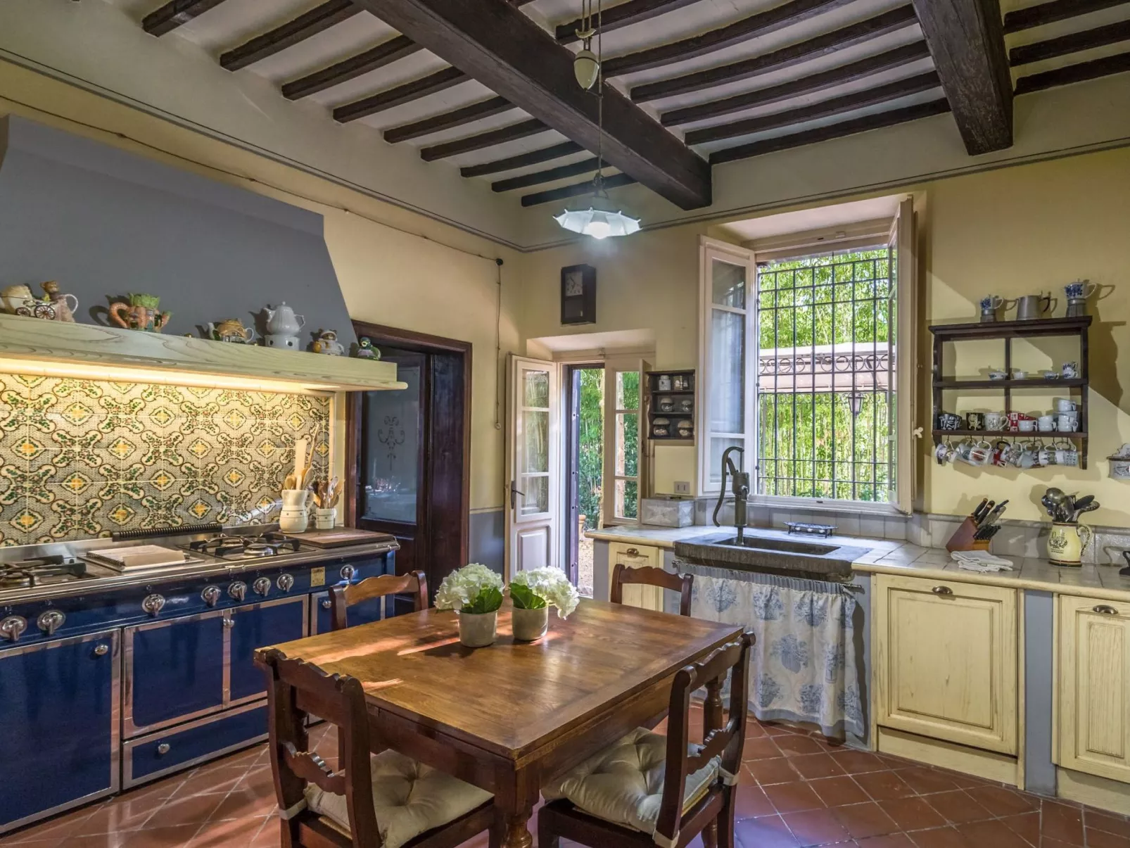 Villa mit Garten und privatem Pool-Drinnen