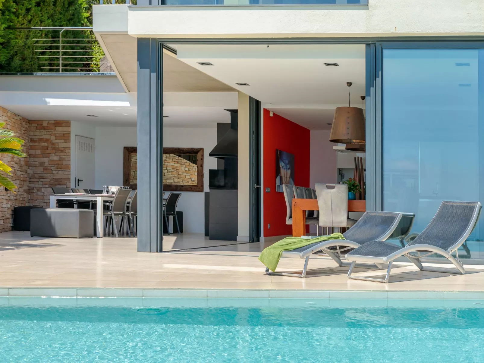 Luxuriöse Villa mit fantastischem Meerblick und Pool-Outside