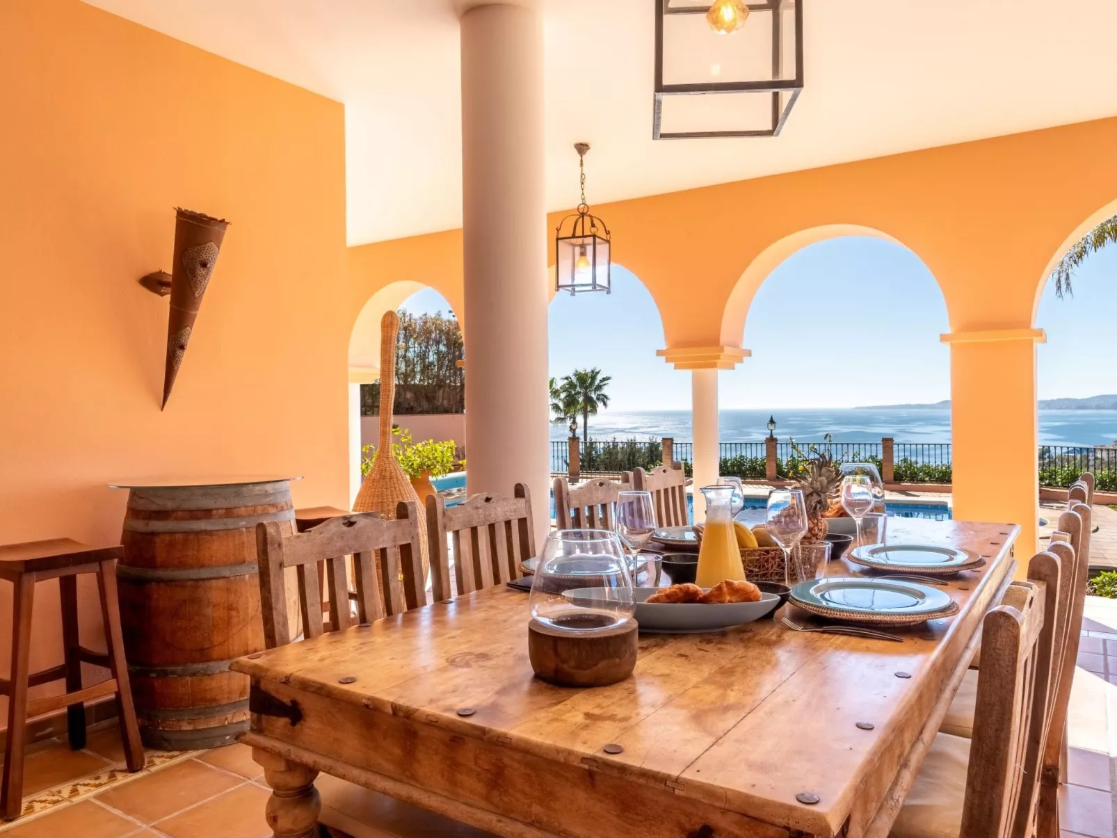 Luxuriöse Villa mit beheiztem Pool und Whirlpool-Inside