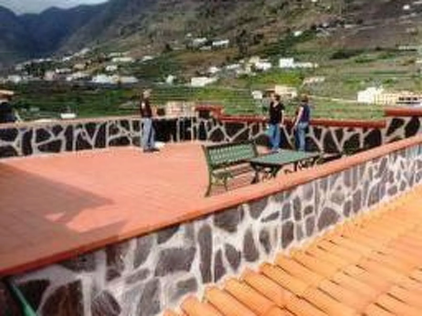 Ländliches Haus mit herrlichem Blick auf das Meer und das Tal.-Image-tags.info