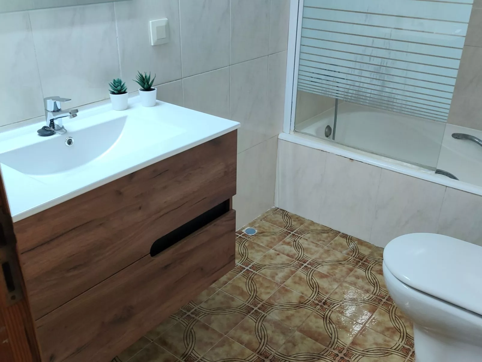 Für 2 Personen und 4 Kinder-Dedans