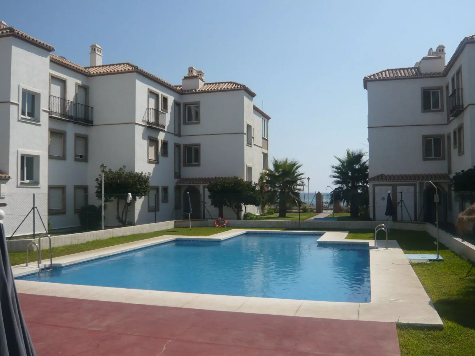 Mit Blick auf das Wasser-Draußen