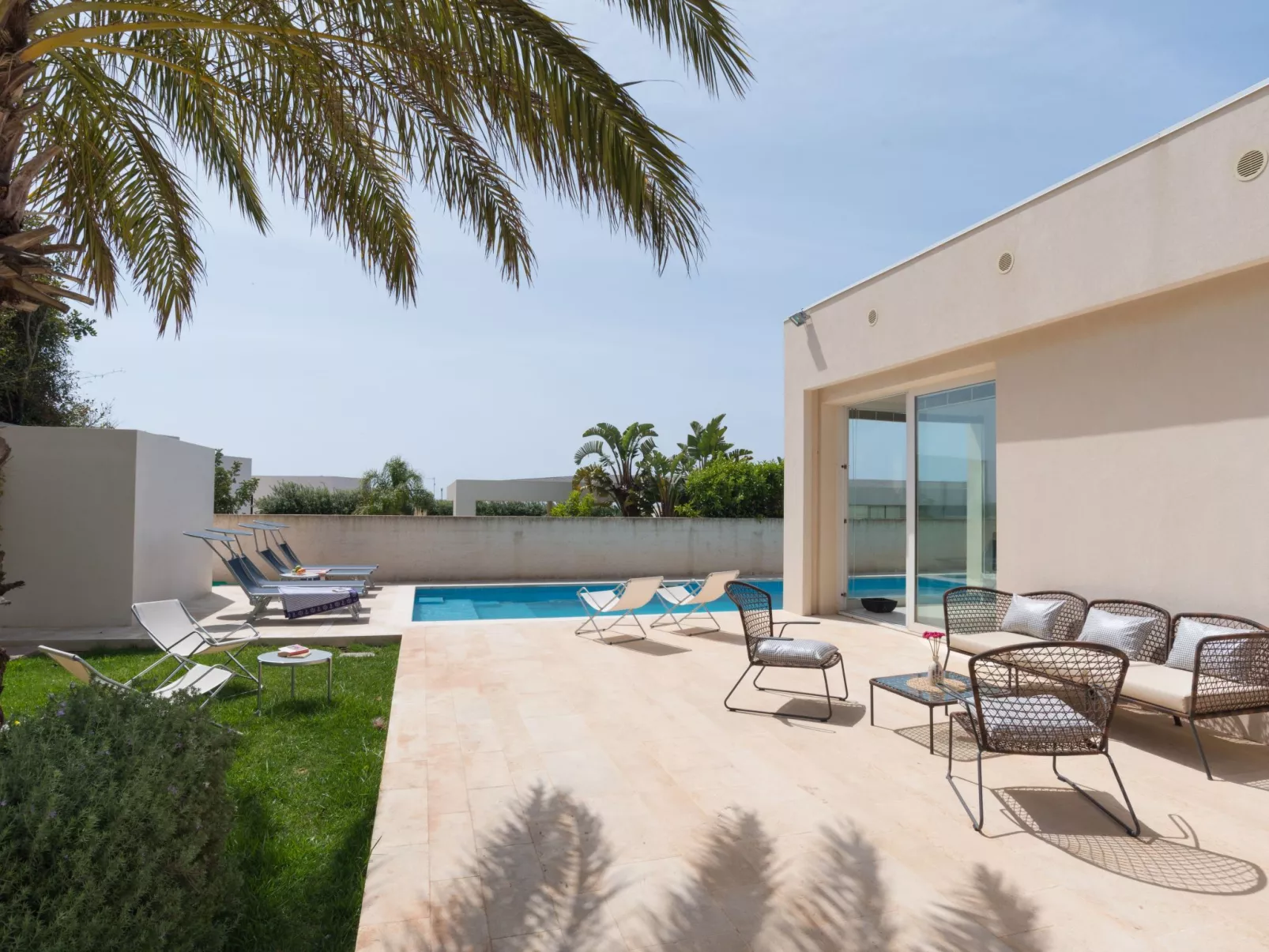 In Ragusa mit Möblierter Terrasse-Inside