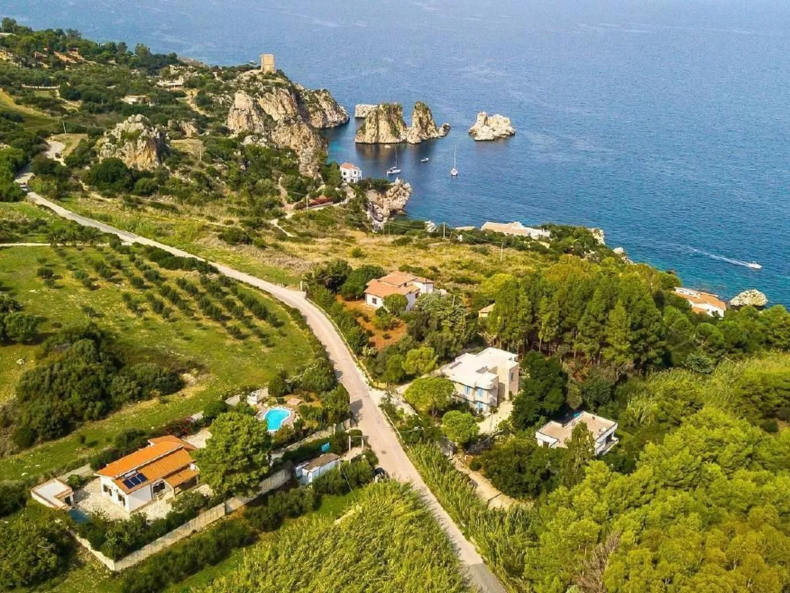 Ferienvilla "La Vela" mit Blick auf das Wasser-Outside