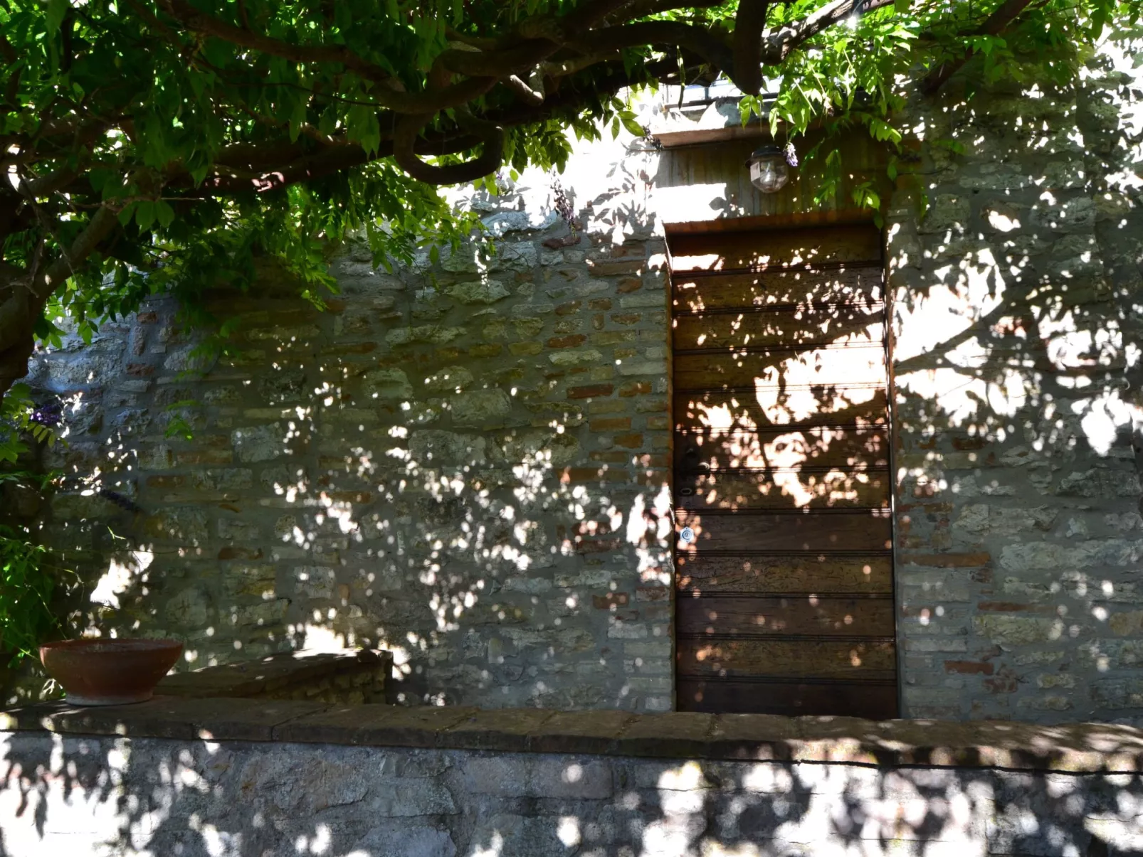 Altes Steinhaus mit Garten-Drinnen