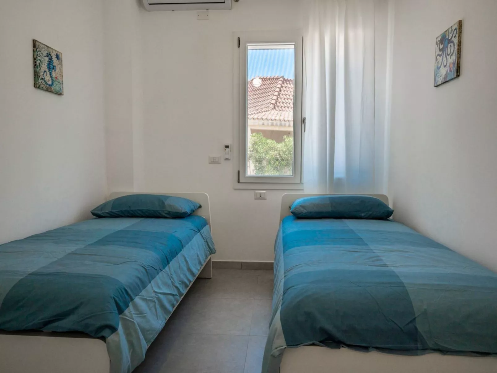 Für 10 Personen an der Küste Siziliens-Inside