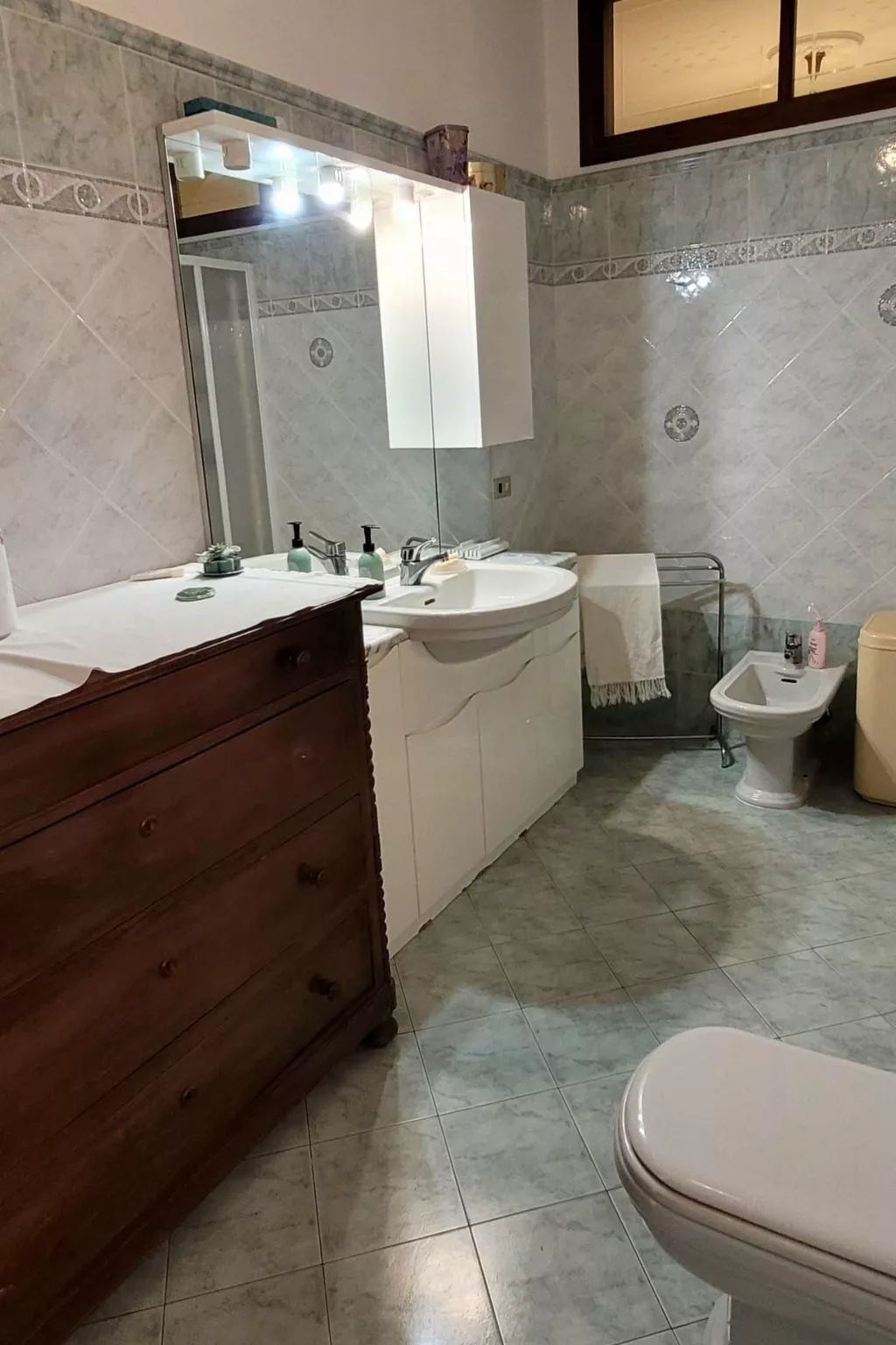 Casa Verdi" am See, nur einen Steinwurf vom Stadtzentrum entfernt-Drinnen