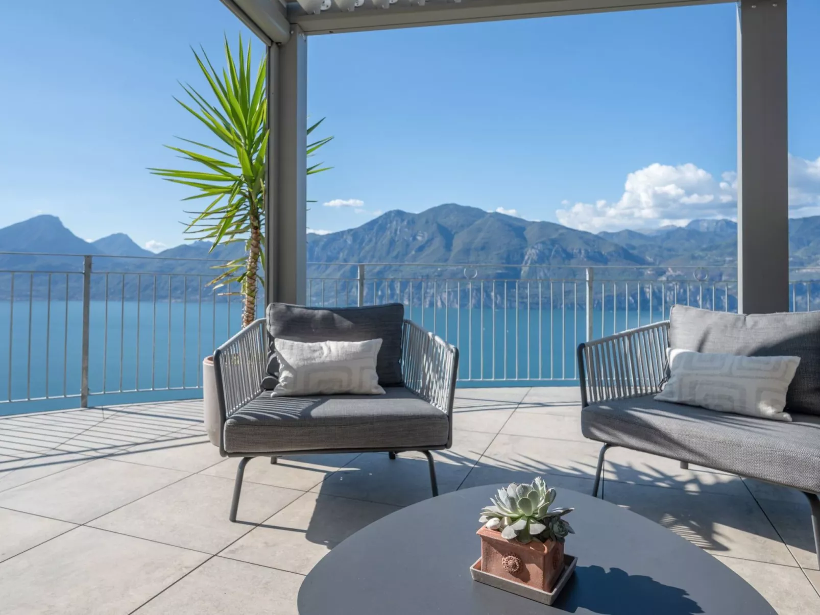 Alleinstehende Villa mit Pool und Traumaussicht-Inside