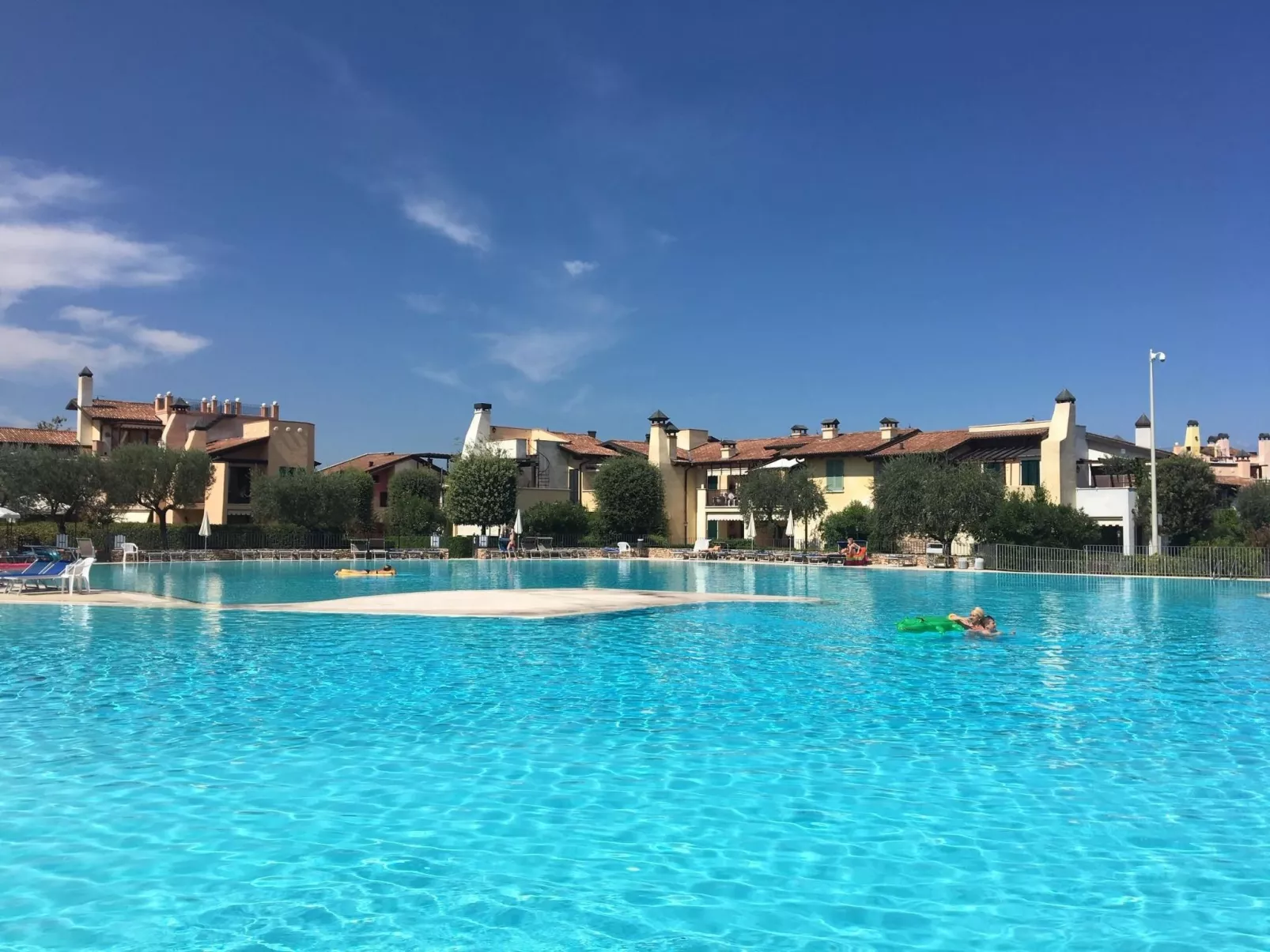 Wohnung im Resort mit großes Schwimmbad und Sportbereich-Draußen