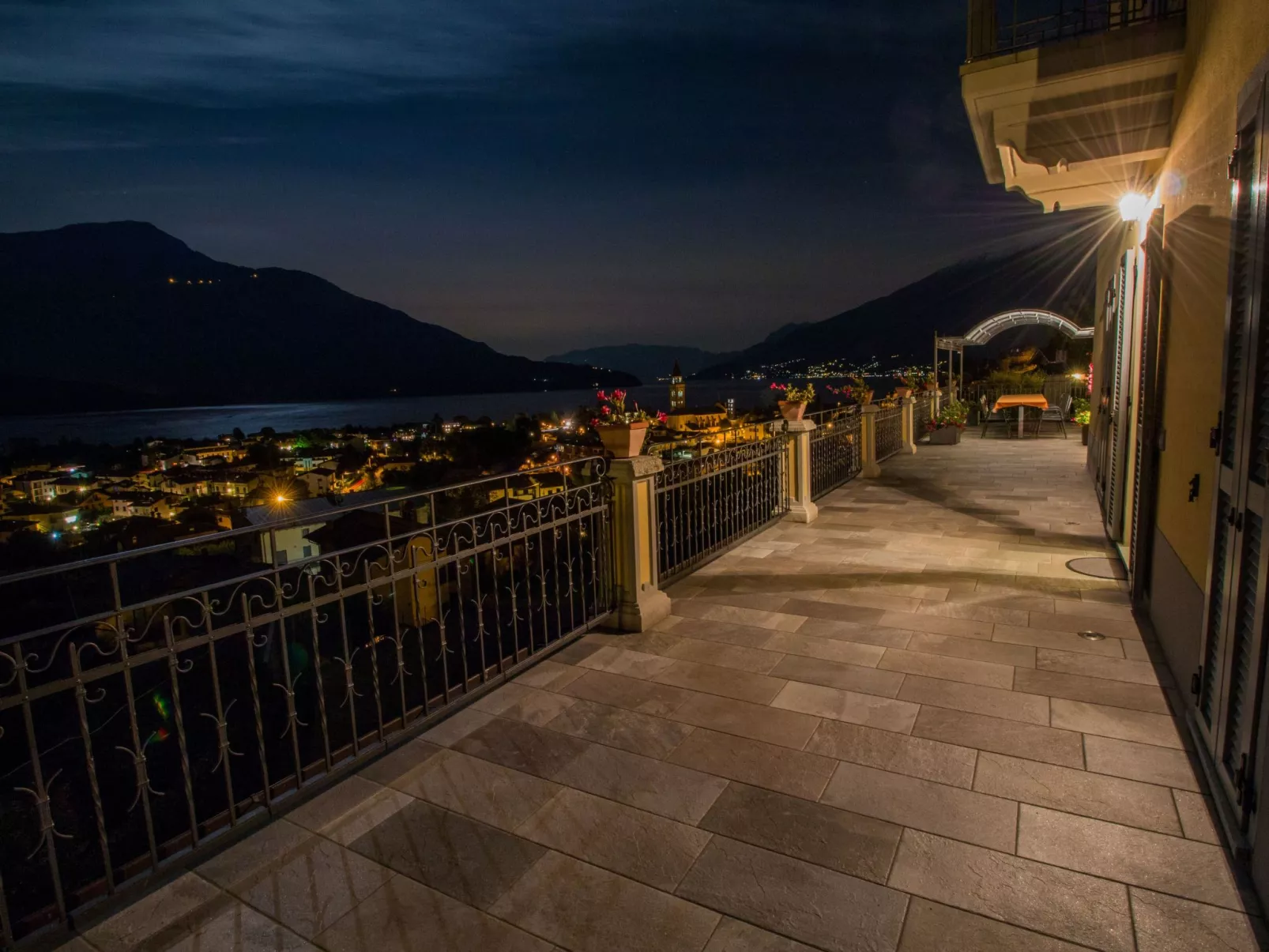 'Villa Perla del Lago-Draußen