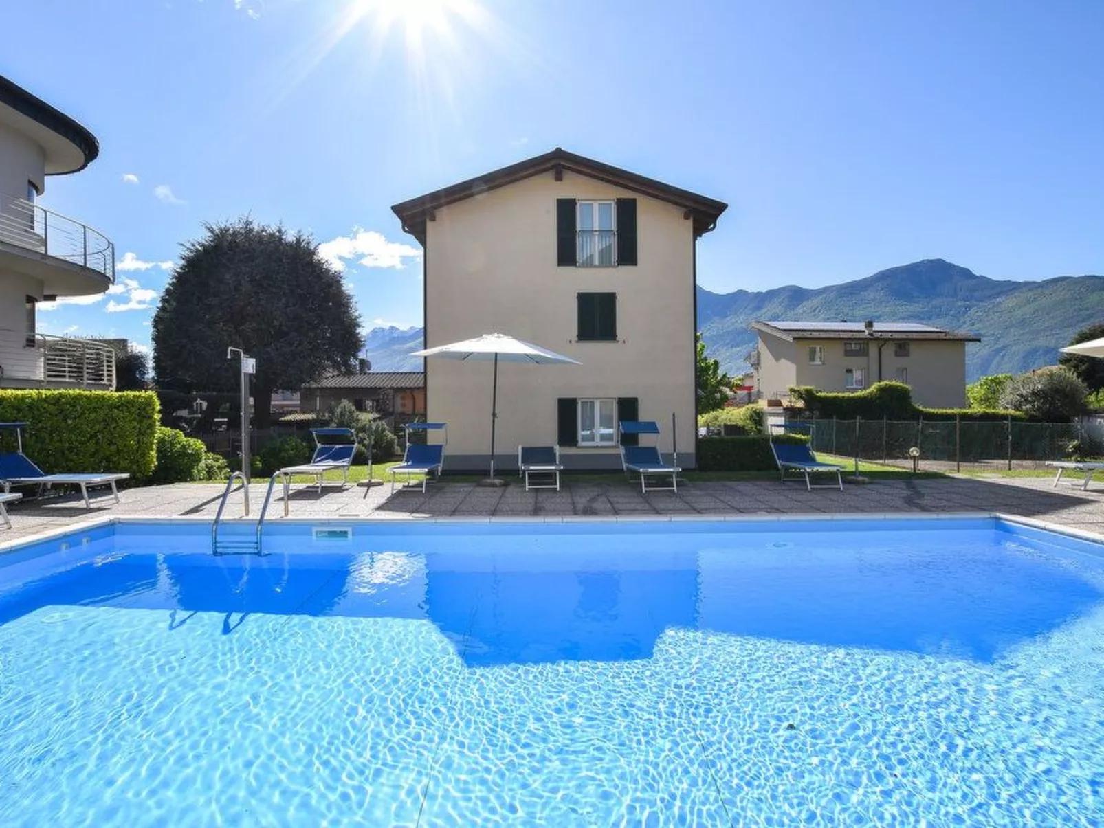 Angenehme Wohnung mit Garten und Pool-Inside