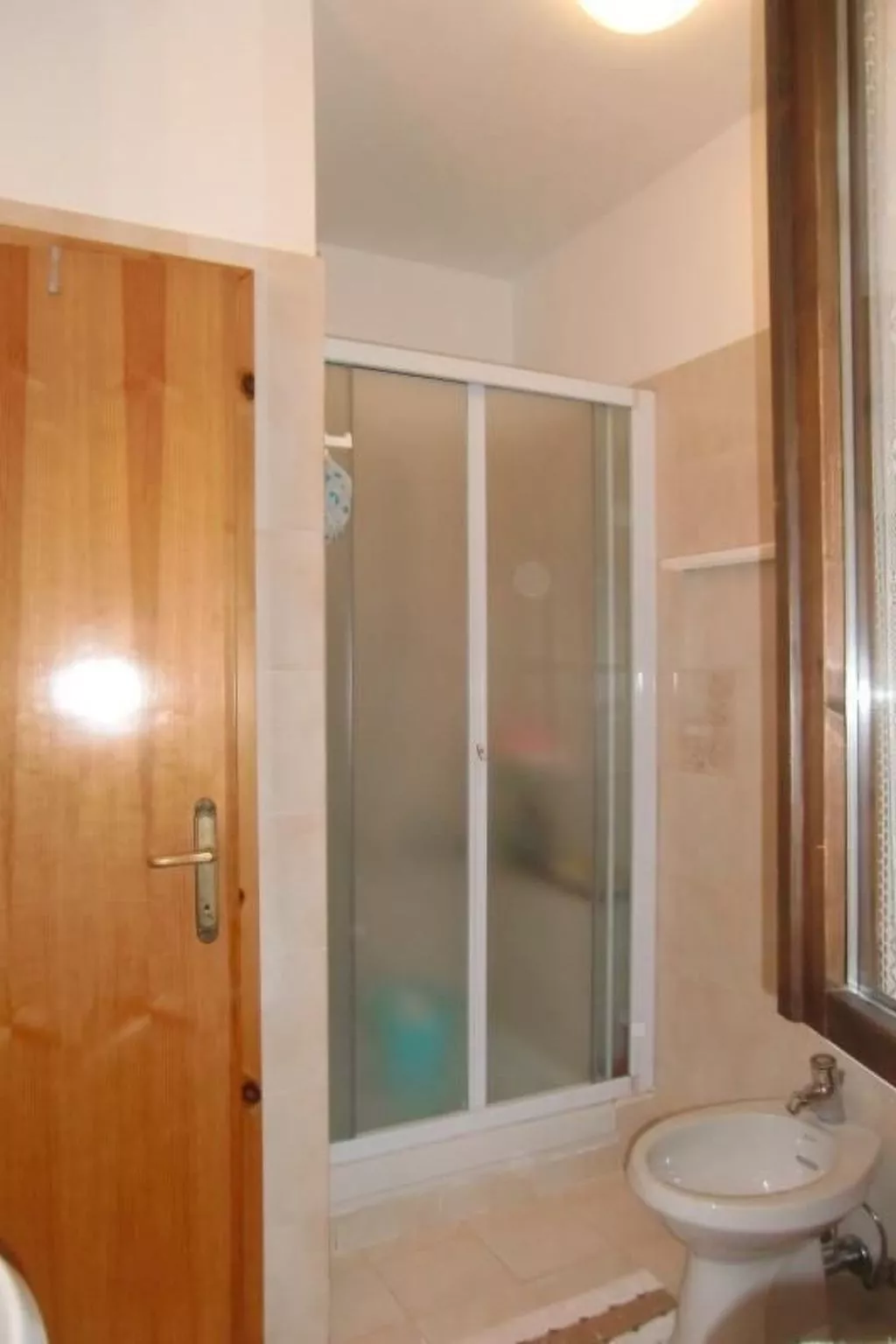 Wohnung mit Pool in der Nähe des Sees-Drinnen