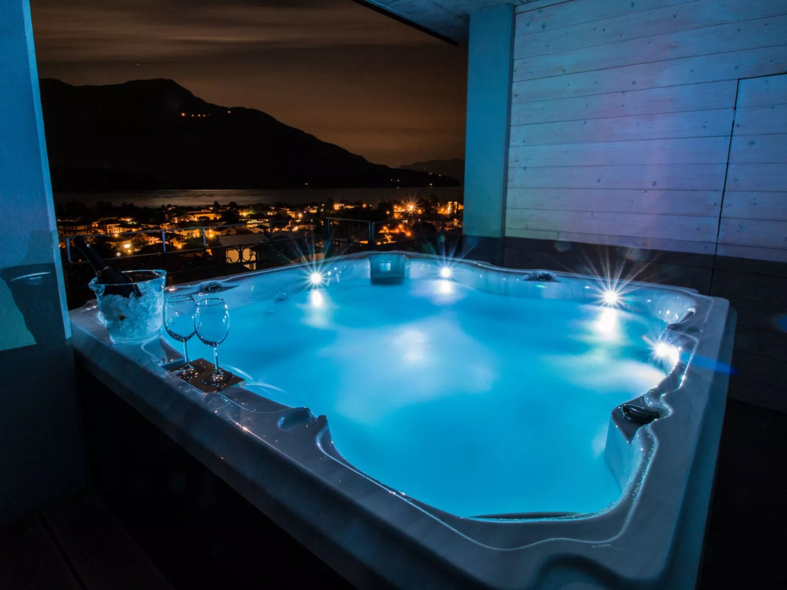 Ferienvilla 'Perla del Lago' mit privatem Pool-Dehors