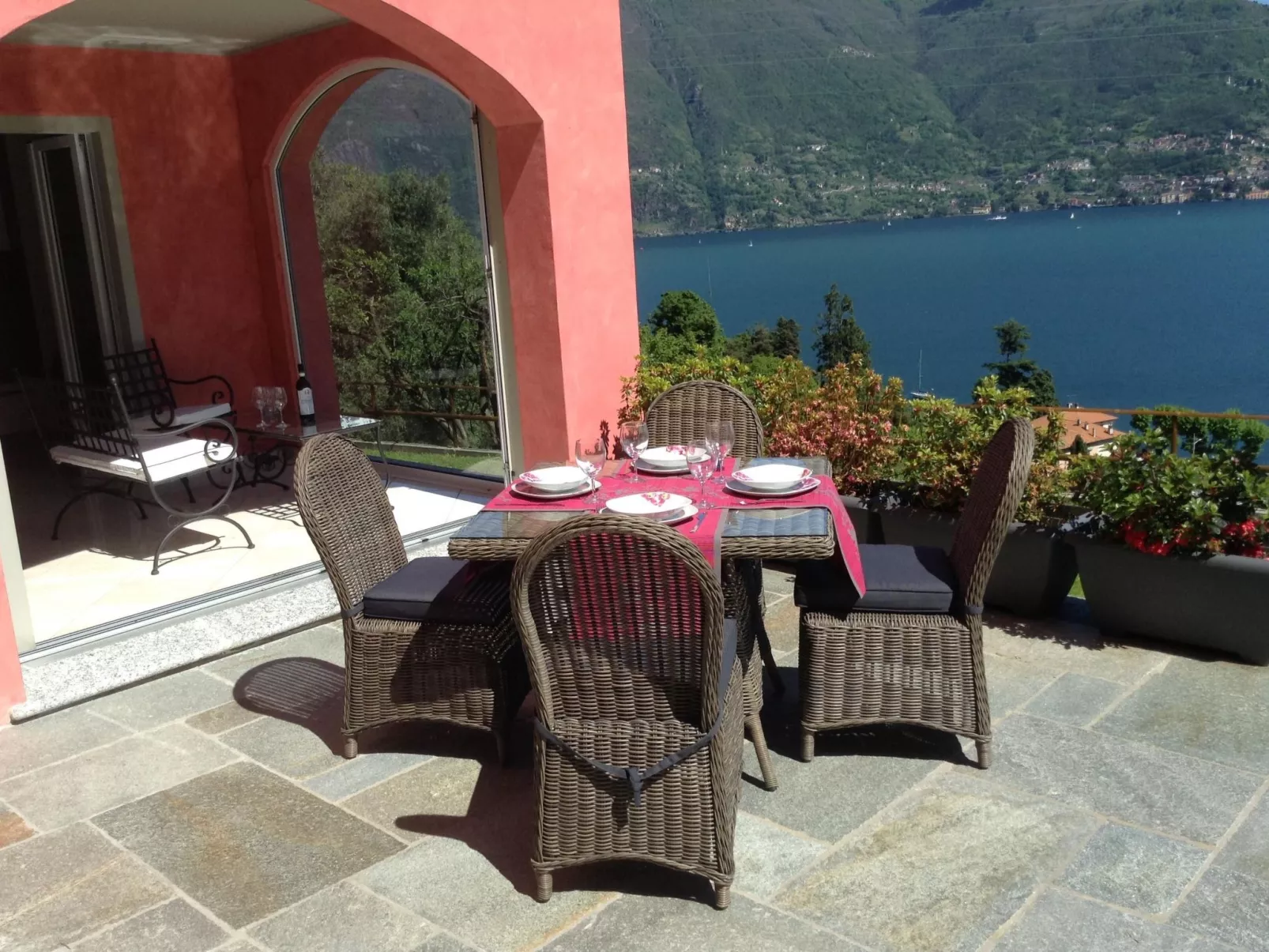 Mit Terrasse und tollem See- und Bergblick-Inside