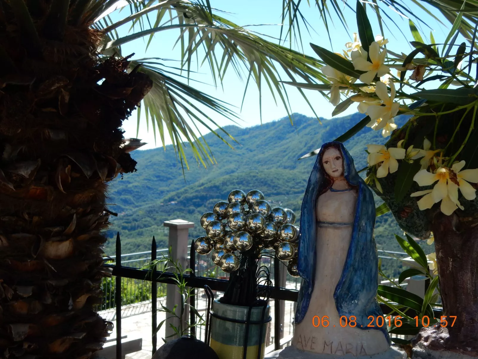 Schönes Ferienhaus mit Garten und Whirlpool-Draußen