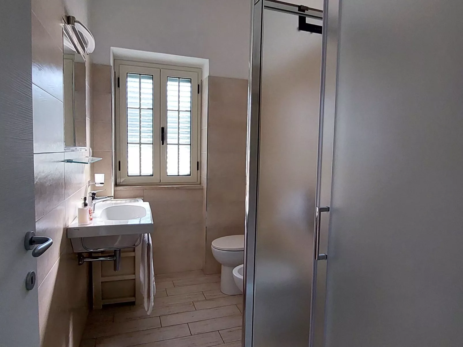 Zwei-Zimmer-Penthouse-Wohnung mit Terrasse mit Meerblick-Image-tags.info