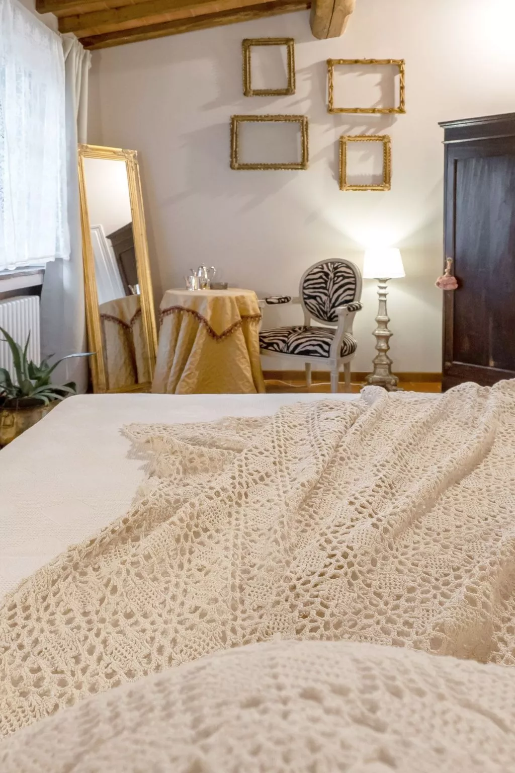 Mit Privatparkplatz-Drinnen