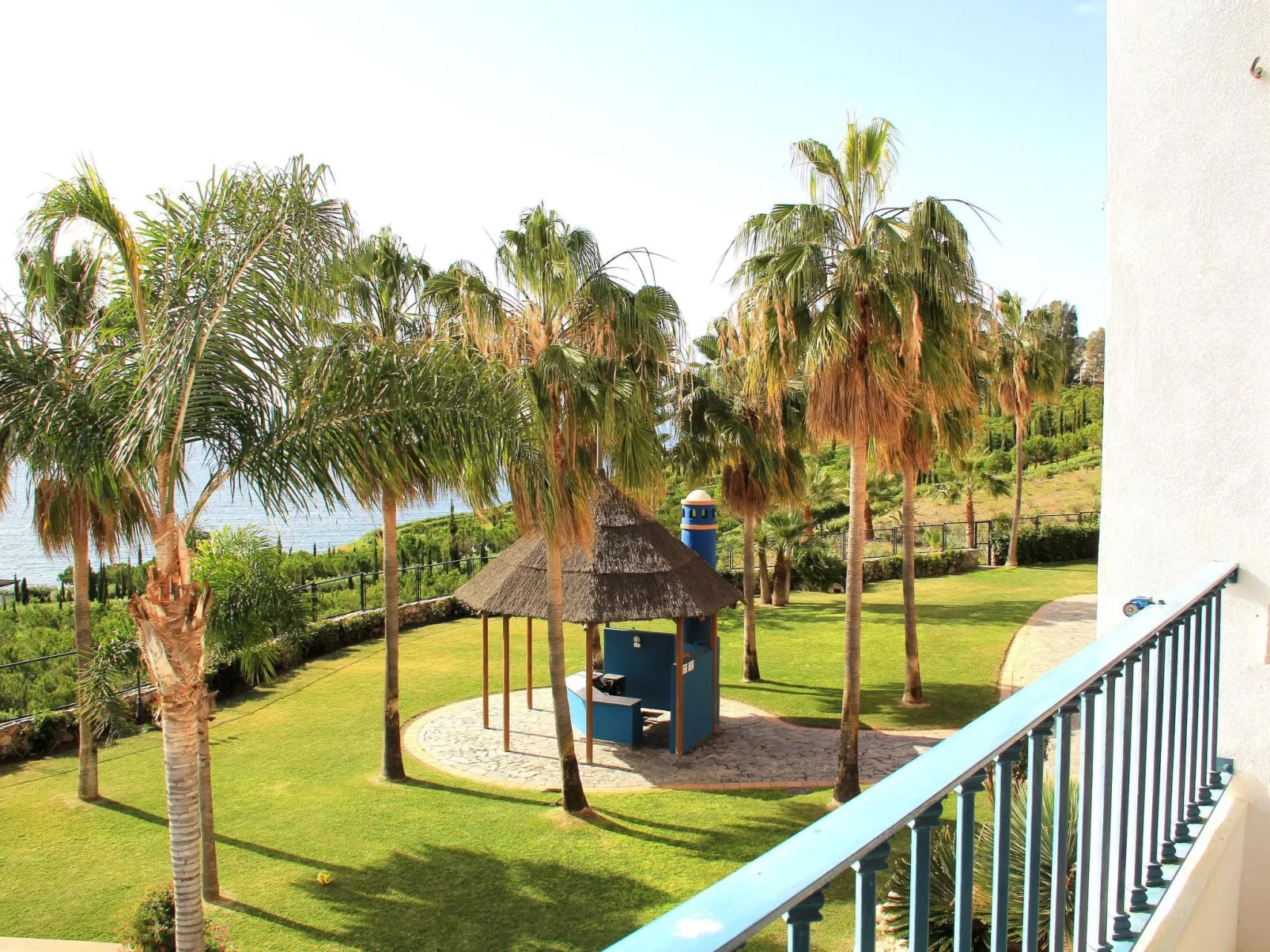 Mit Terrasse, Pool und Garten-Dedans