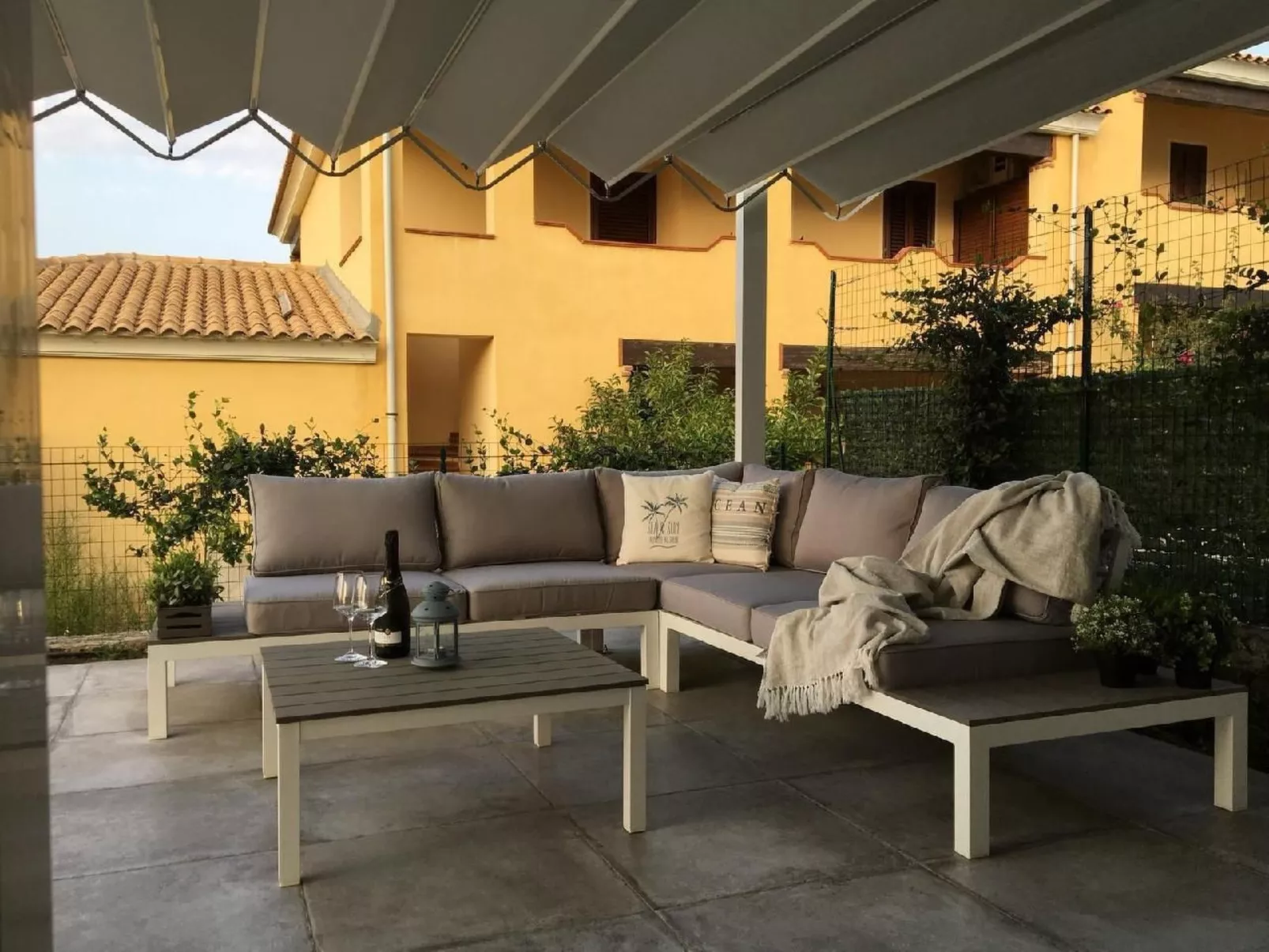 Haus in Budoni mit privatem Parkplatz-Drinnen