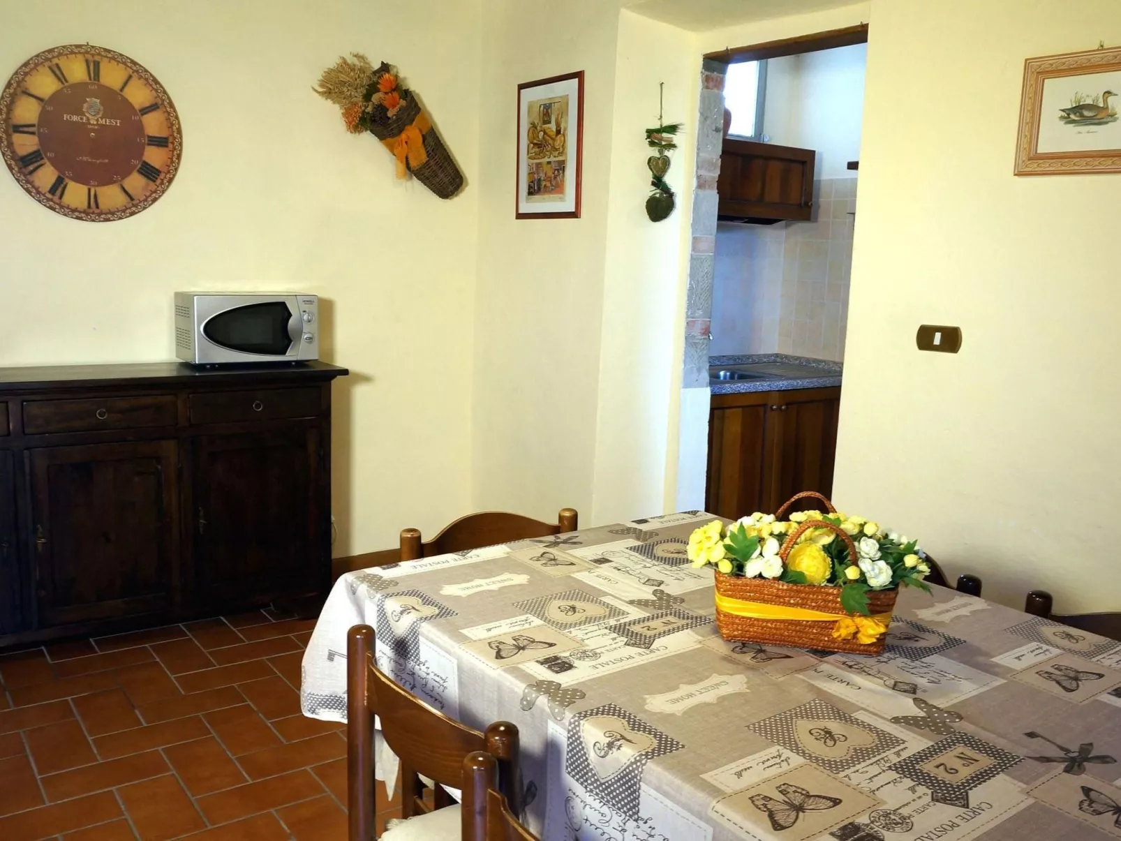 Fichtenhaus mit Schwimmbad zwischen Florenz und Arezzo-Dedans