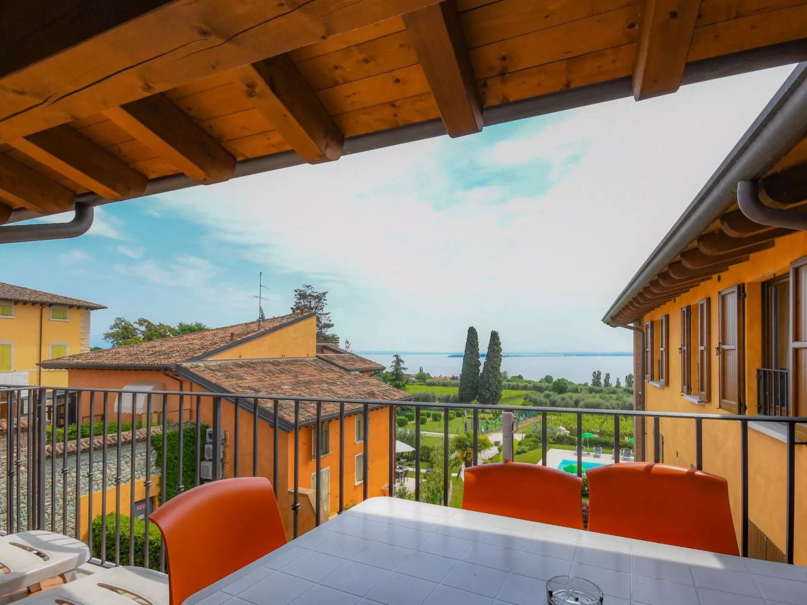 Wohnung in Moniga Del Garda mit Seeblick-Dedans