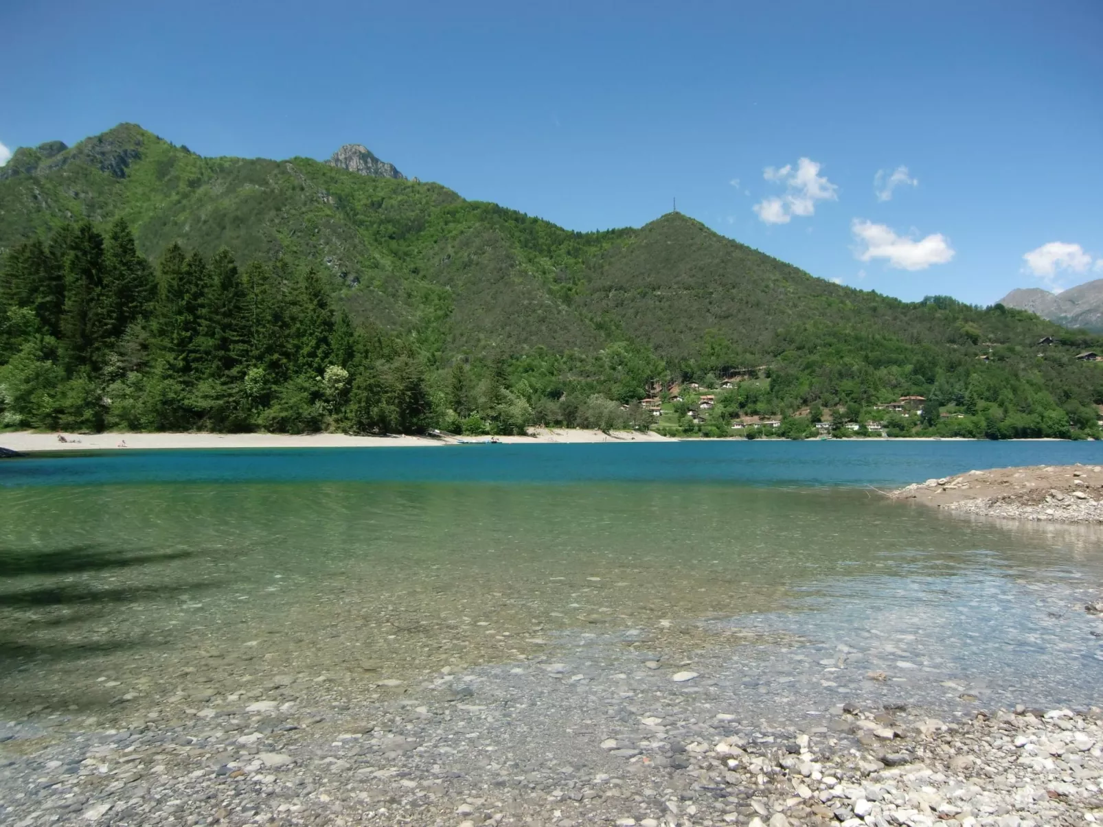 Freistehendes Haus mit eingezäuntem Privatgarten-Drinnen