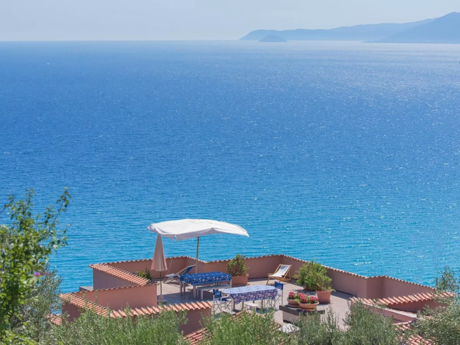 Einzimmerwohnung mit Panoramablick im Erdgeschoss-Outside