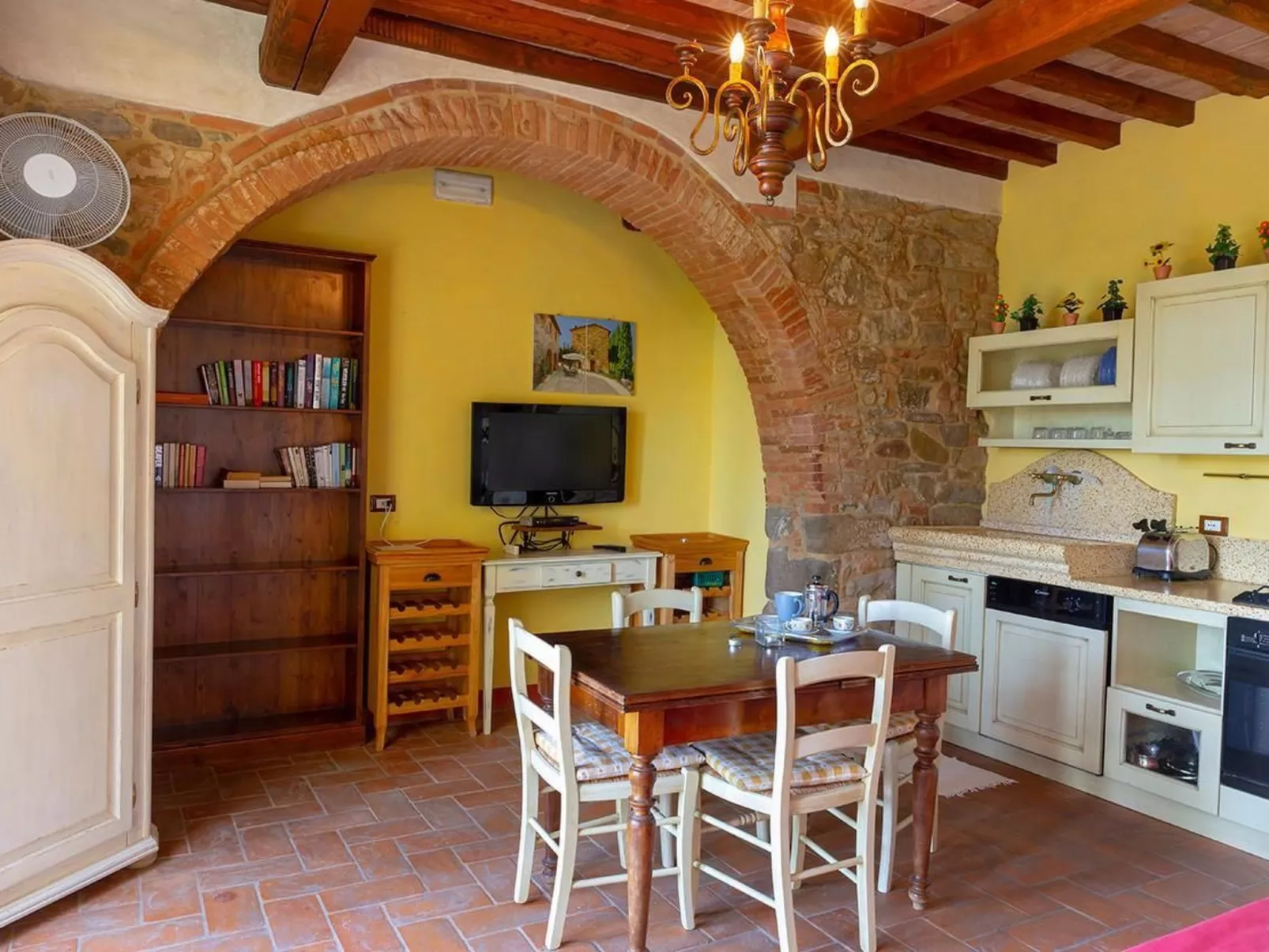 Wunderschöne Ferienwohnung in Monte San Savino mit gemeinschaftlichem Pool, Gar-Inside