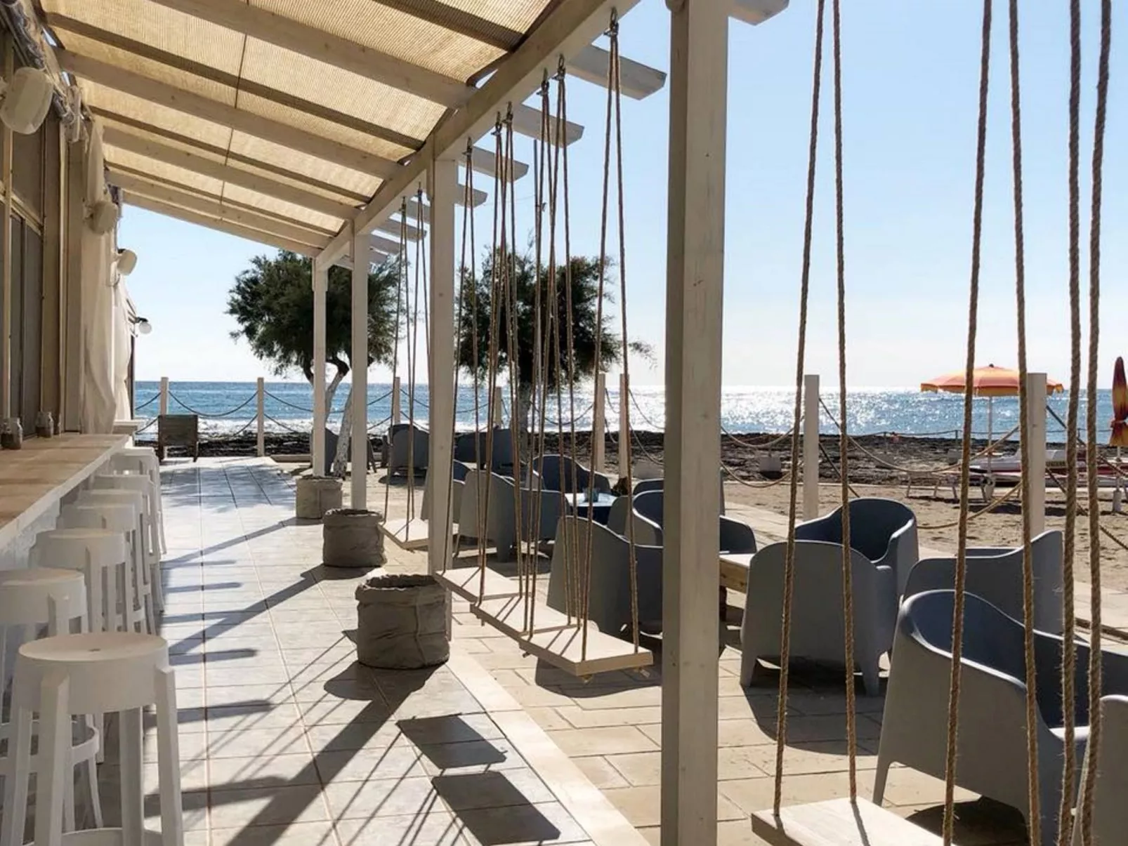 Flacher Rasen links-Inside